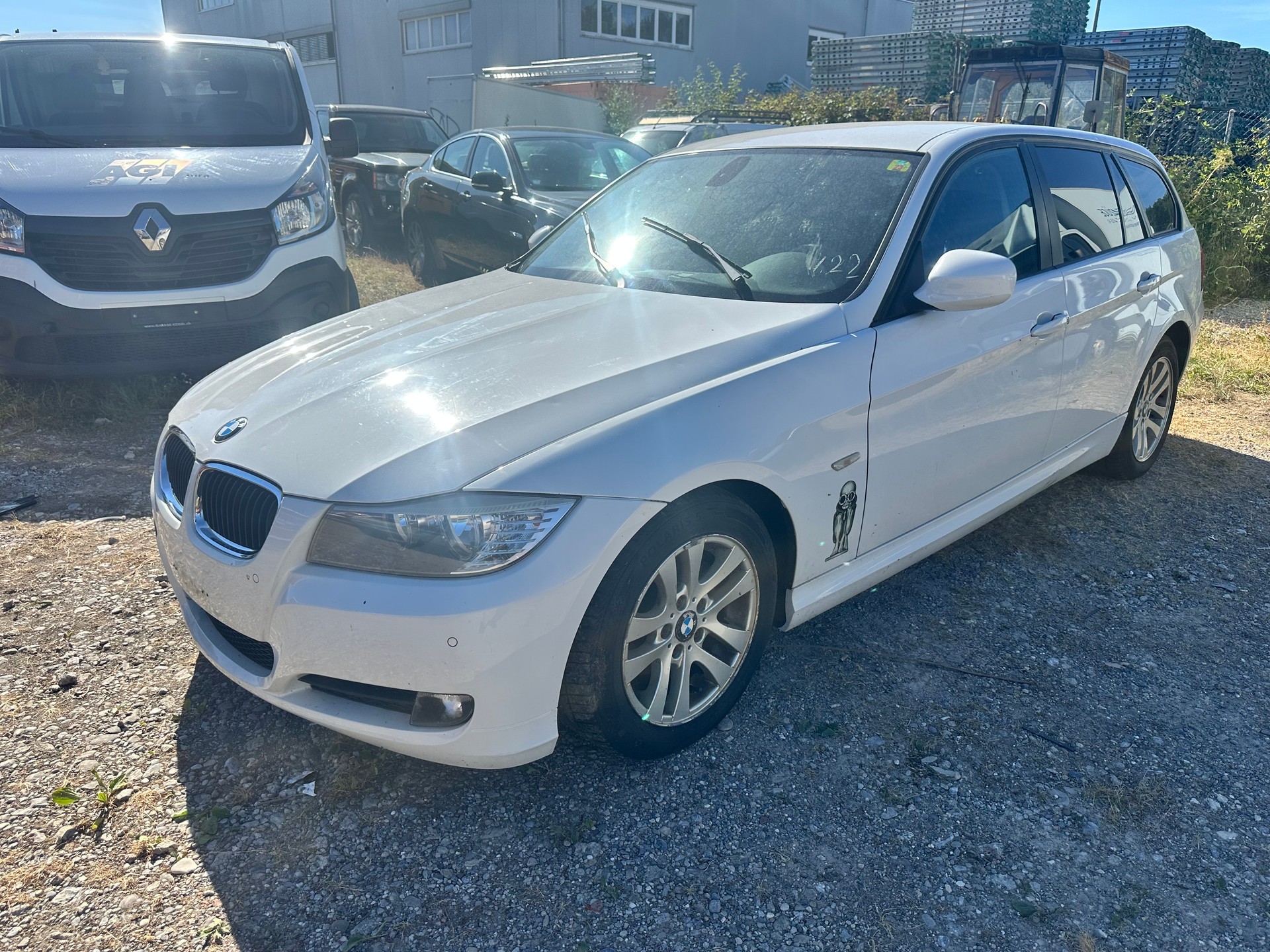 BMW 318i Touring-image-0
