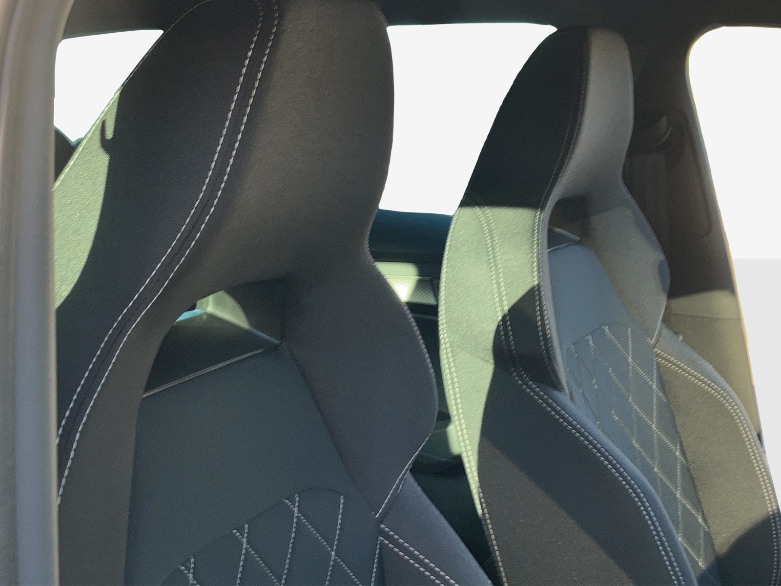 SKODA Karoq 2.0 TSI SportLine 4x4 DSG-image-15