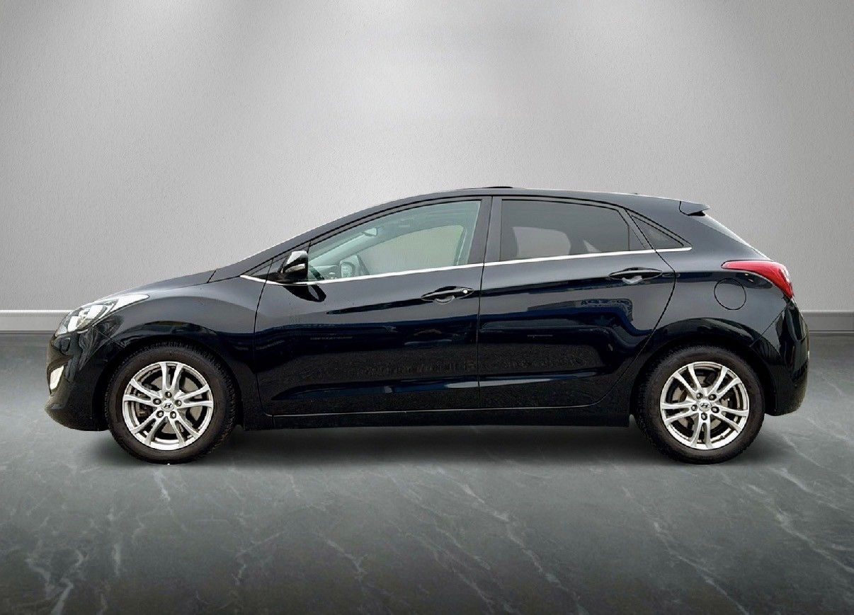 HYUNDAI i30 1.6 CRDi Vertex-image-1