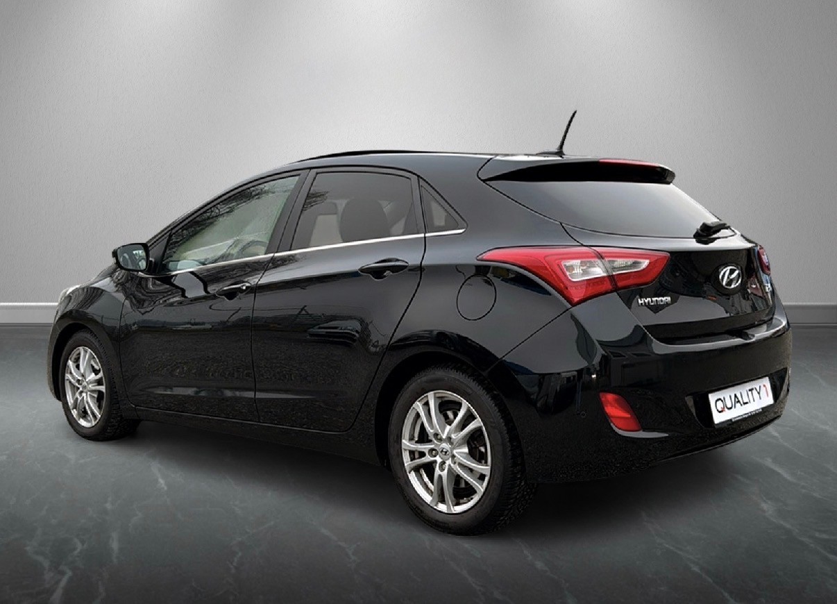 HYUNDAI i30 1.6 CRDi Vertex-image-2
