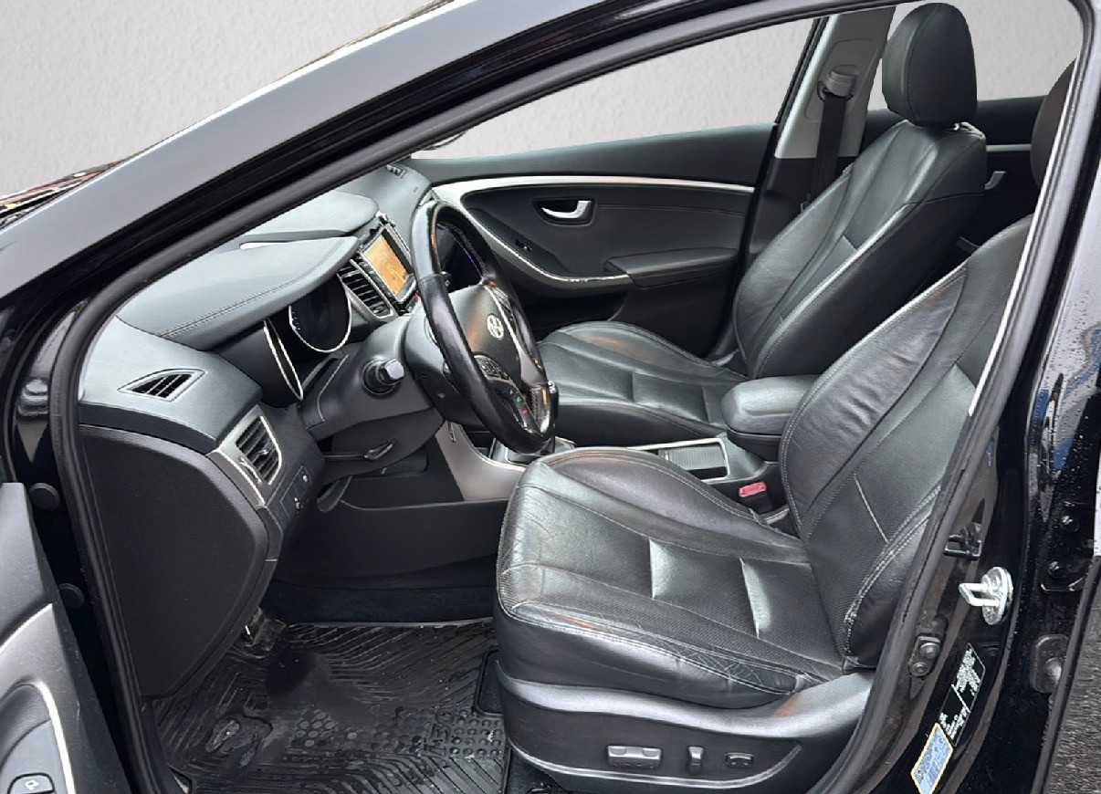 HYUNDAI i30 1.6 CRDi Vertex-image-3