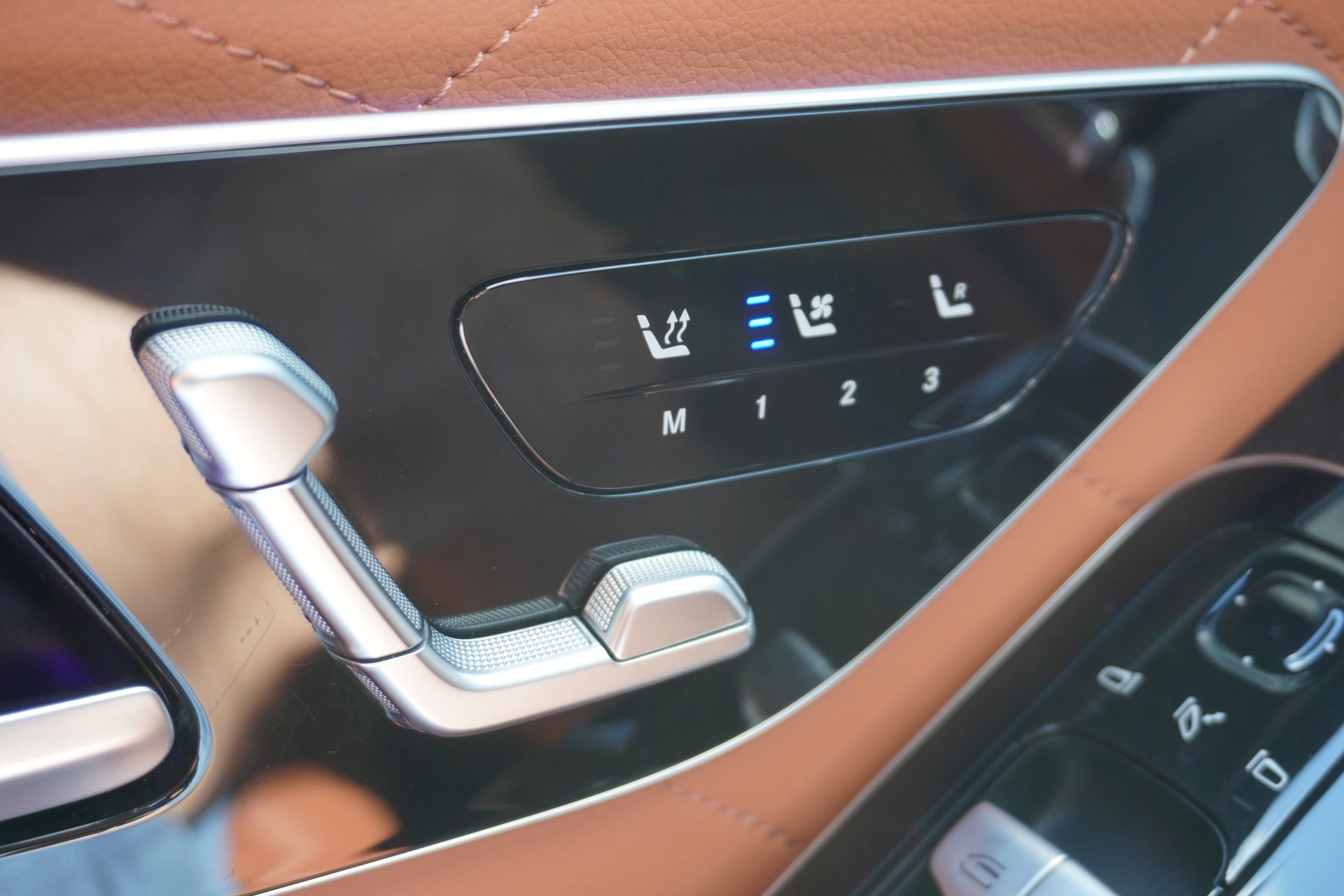 MERCEDES-BENZ S 580 e L 4Matic 9G-Tronic-image-50