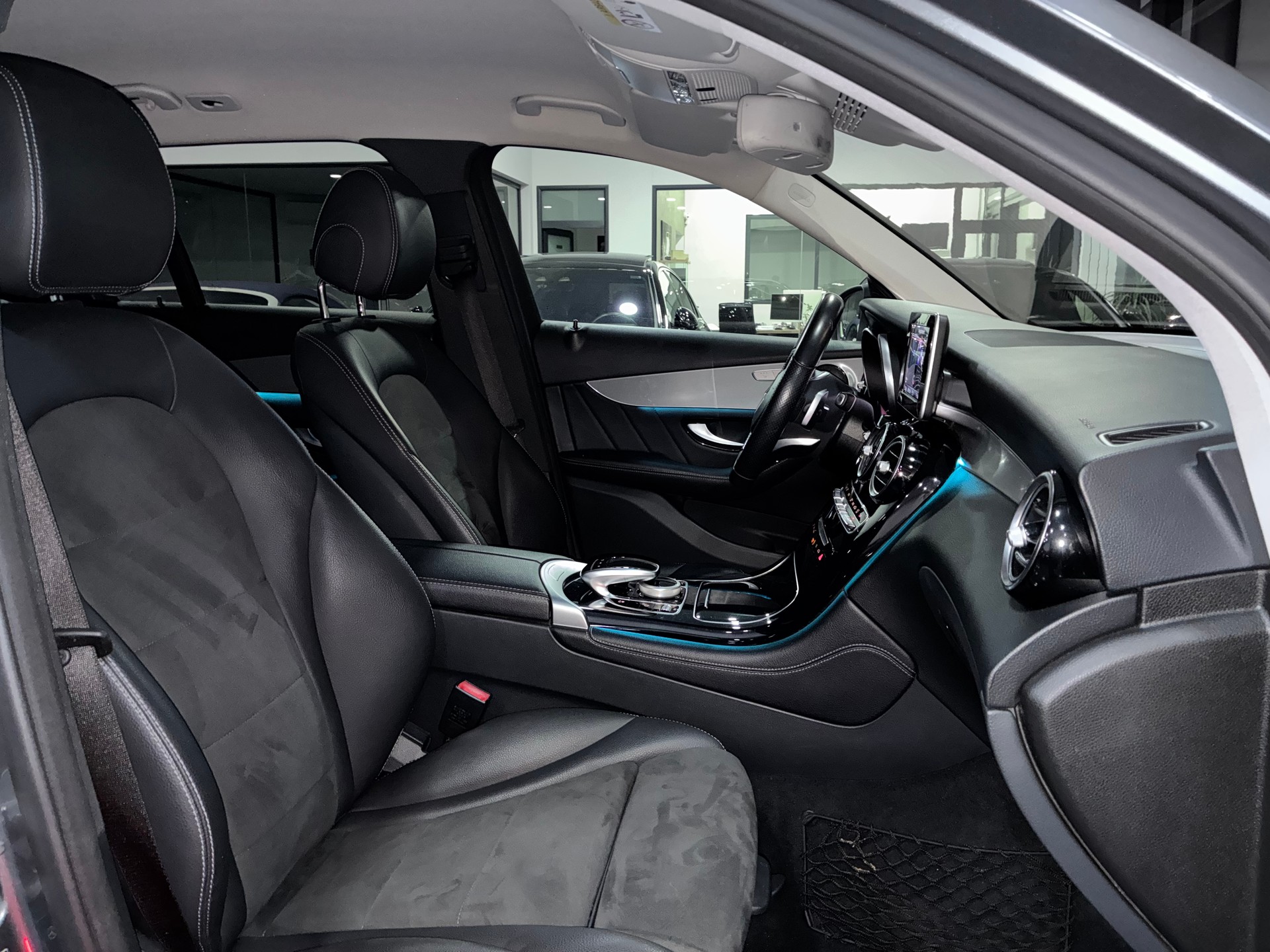 MERCEDES-BENZ GLC 250 d AMG Line 4Matic 9G-Tronic-image-11