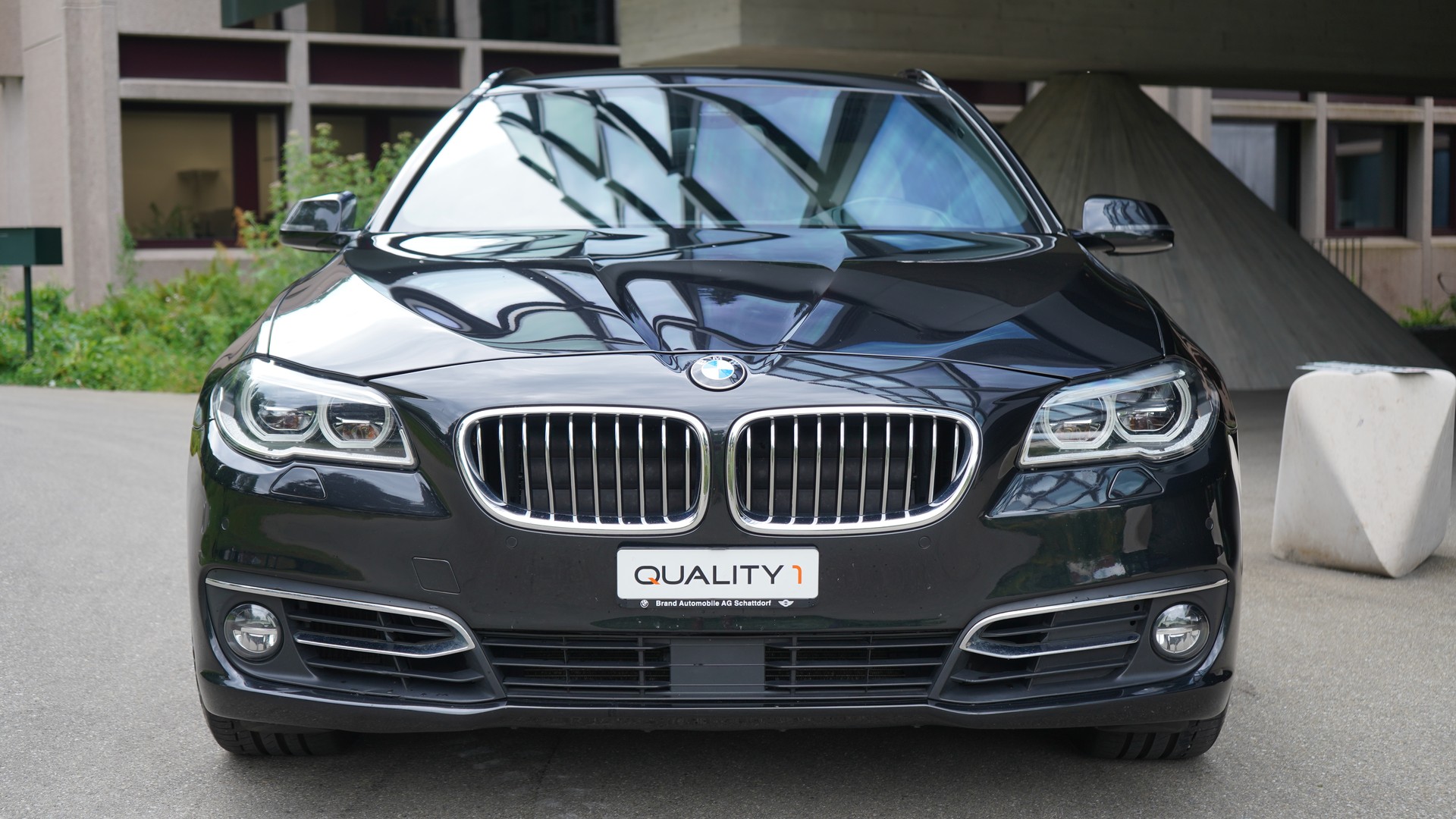 BMW 535d Touring xDrive Luxury Line Steptronic-image-1