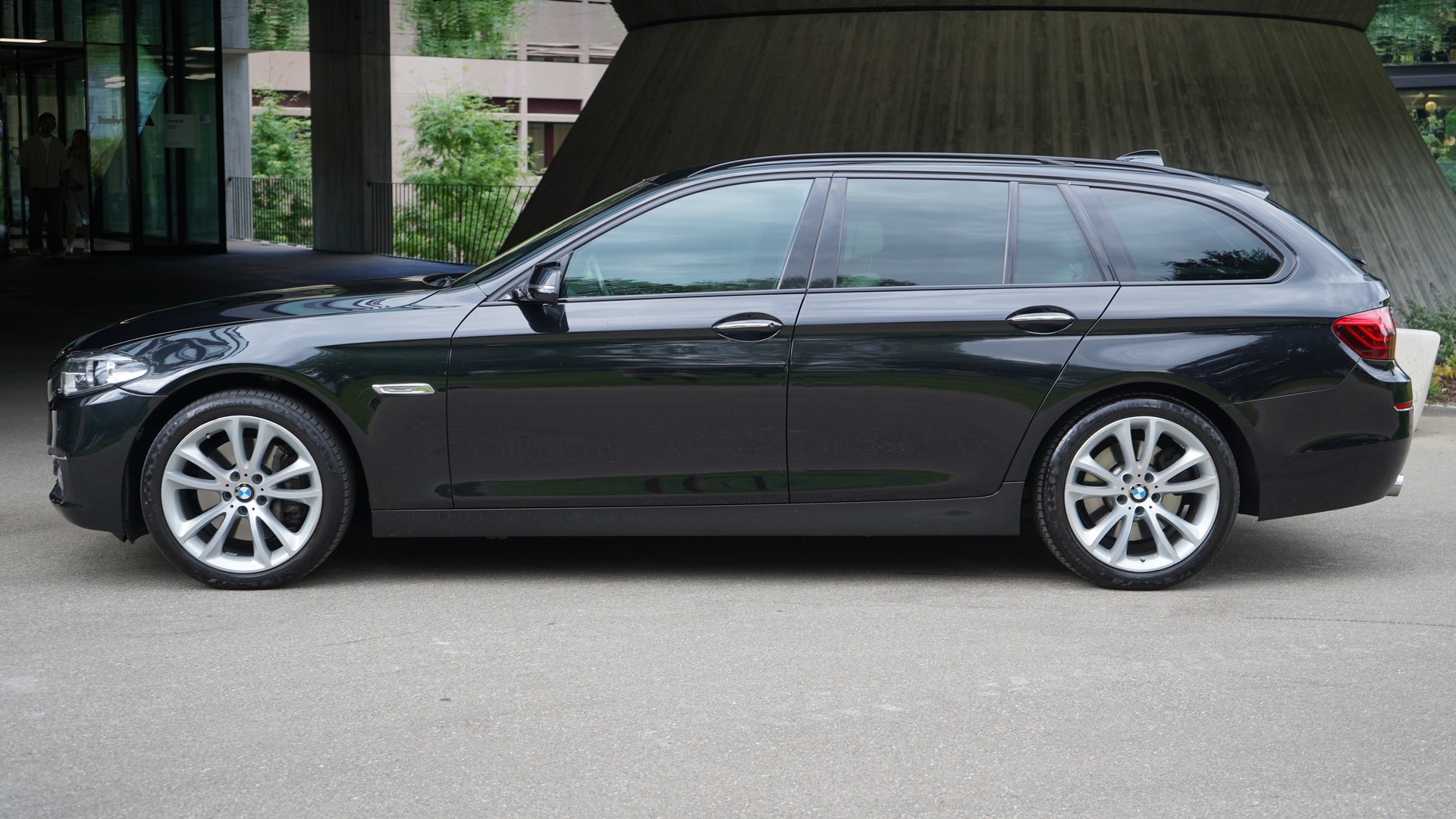 BMW 535d Touring xDrive Luxury Line Steptronic-image-5