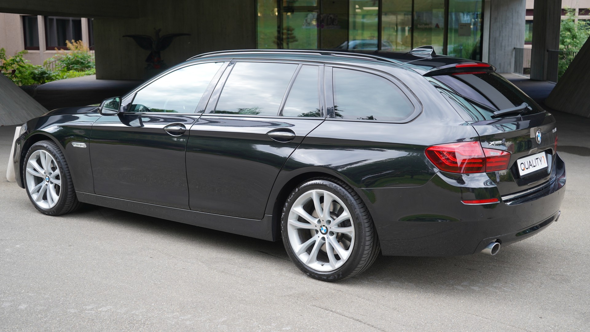 BMW 535d Touring xDrive Luxury Line Steptronic-image-2
