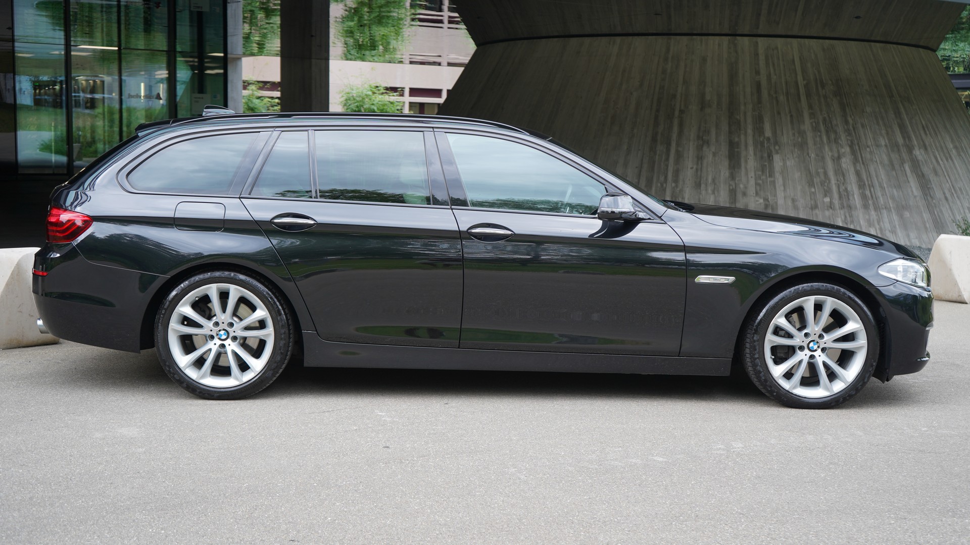 BMW 535d Touring xDrive Luxury Line Steptronic-image-3