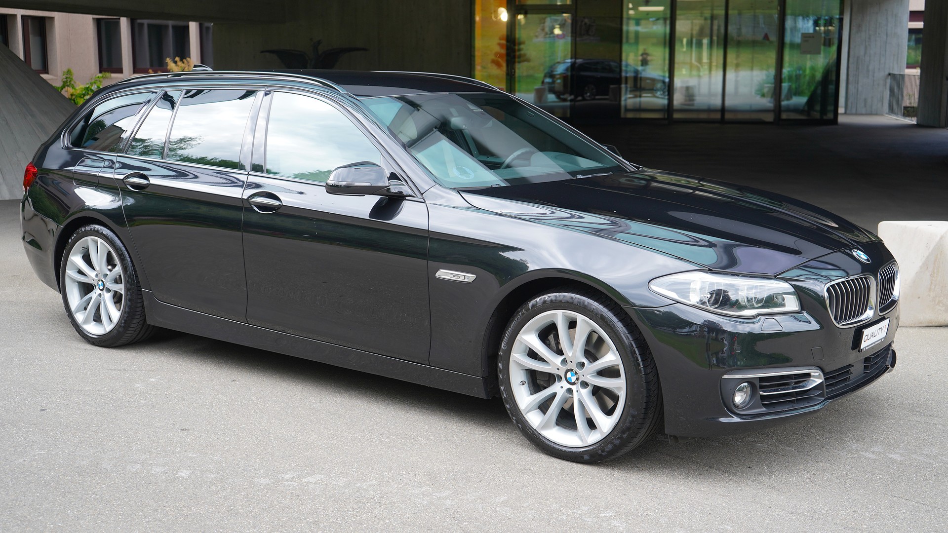 BMW 535d Touring xDrive Luxury Line Steptronic-image-0