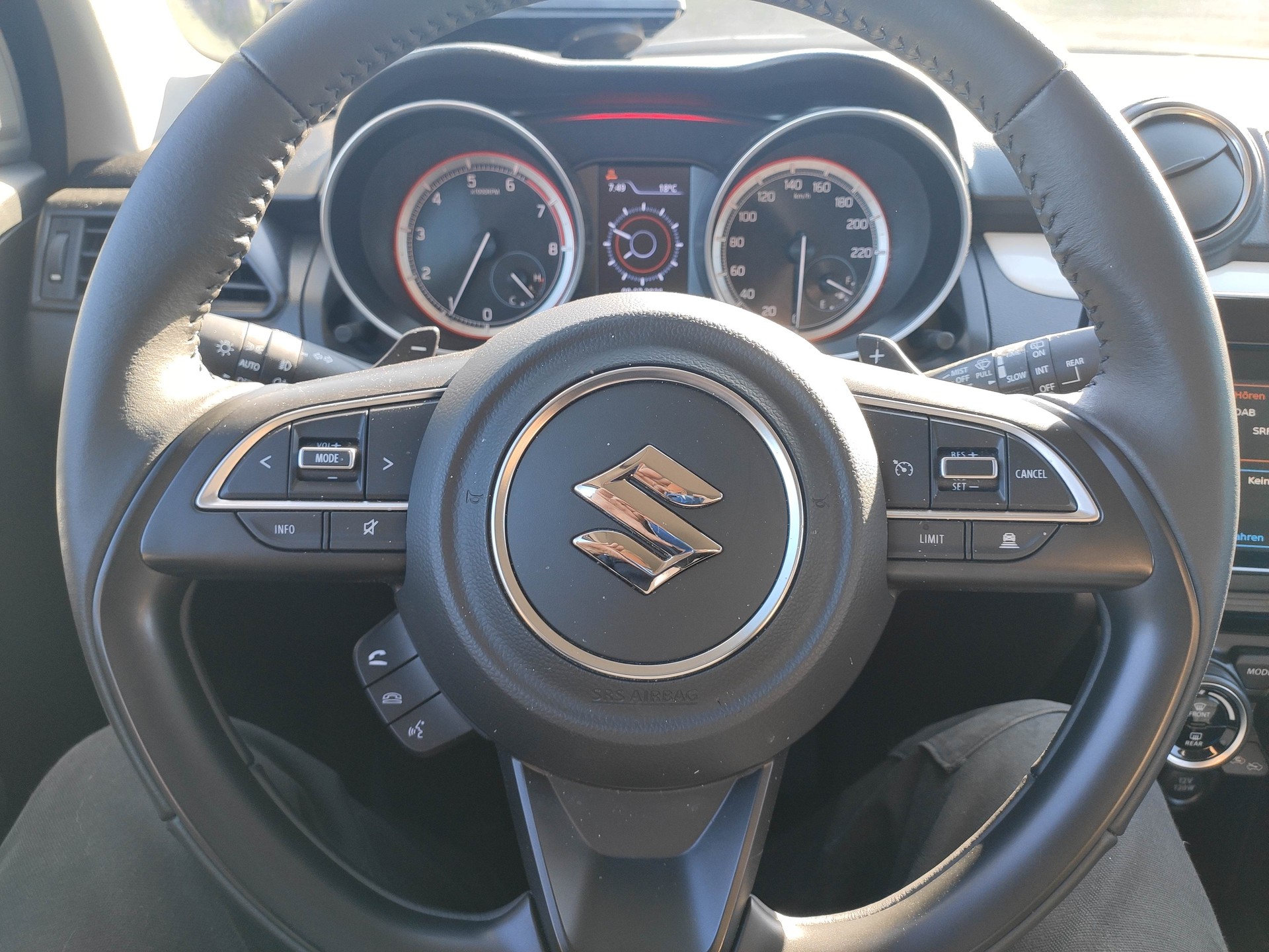 SUZUKI Swift 1.0 12V Compact Top Automatic-image-8