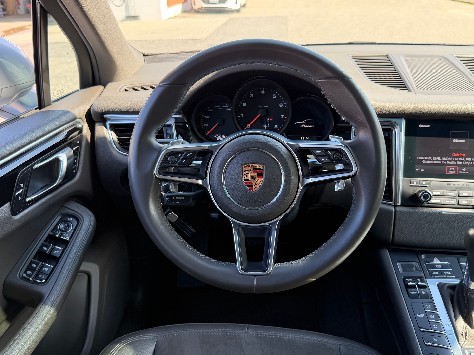 PORSCHE Macan PDK-image-13