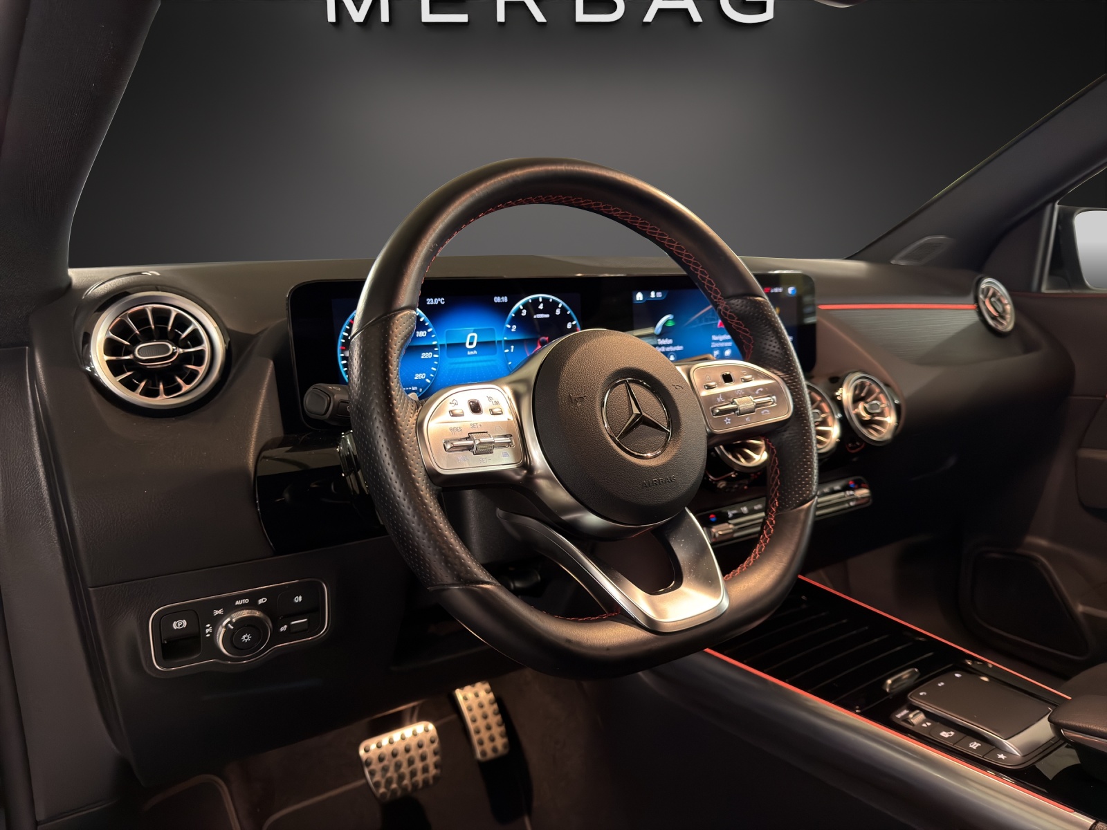 MERCEDES-BENZ GLA 200 4Matic AMG Line 8G-DCT-image-11