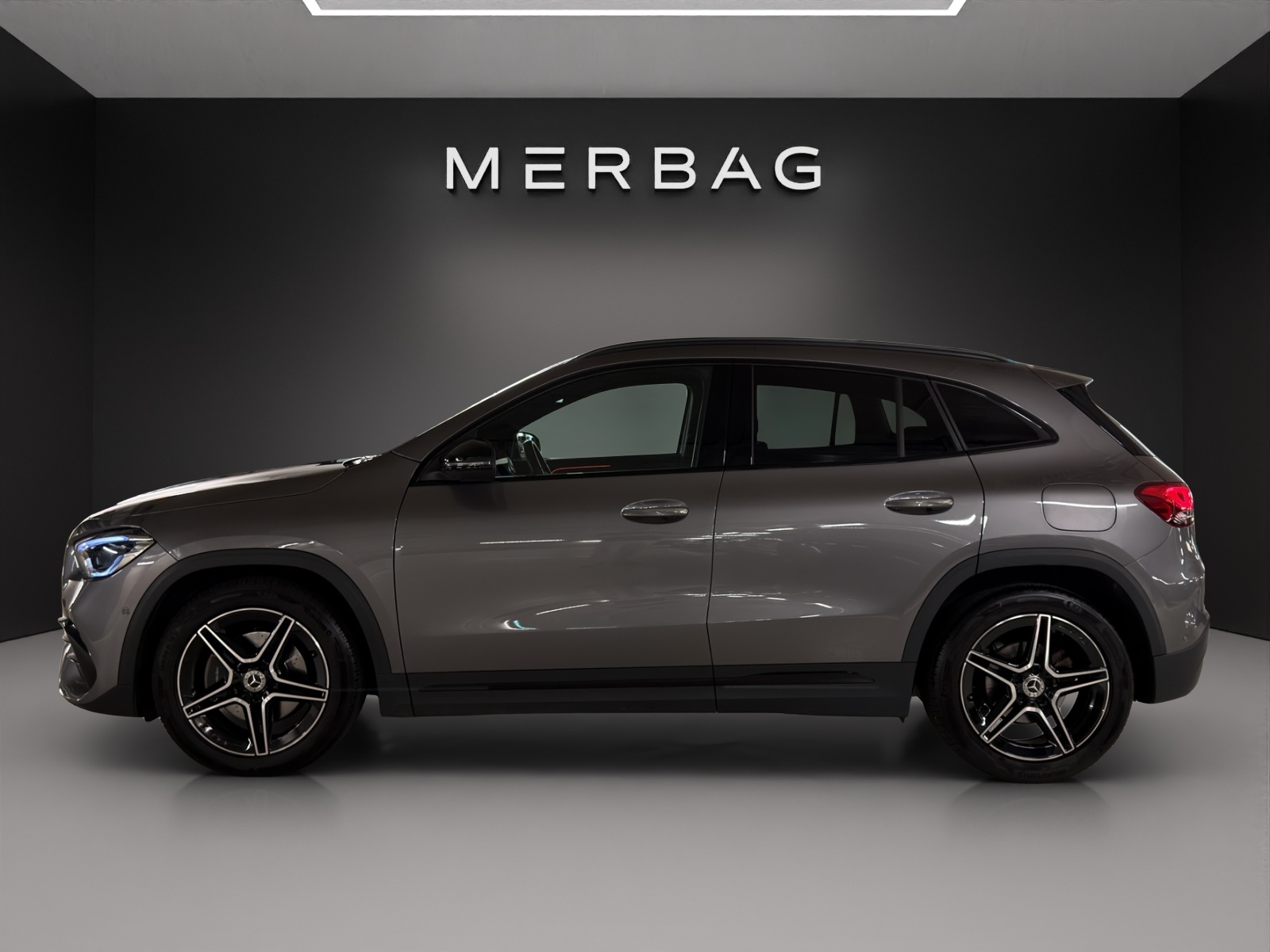 MERCEDES-BENZ GLA 200 4Matic AMG Line 8G-DCT-image-3