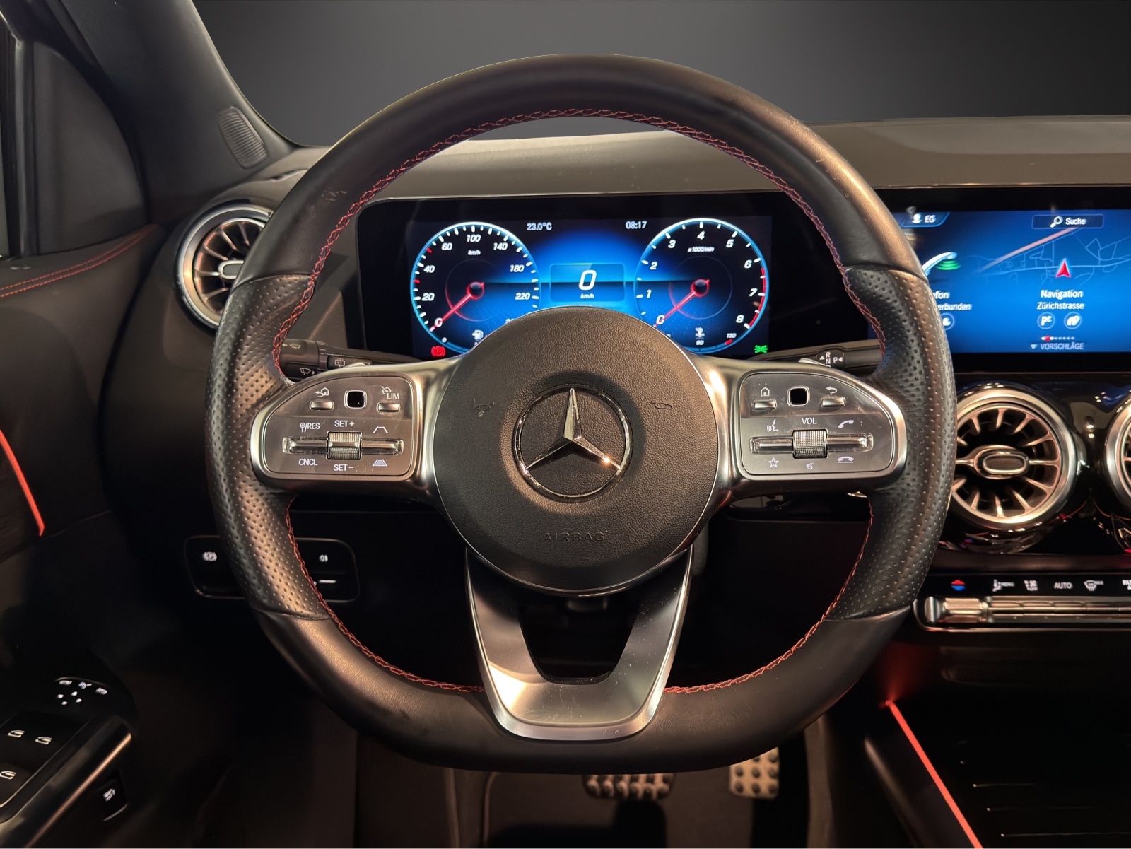 MERCEDES-BENZ GLA 200 4Matic AMG Line 8G-DCT-image-10