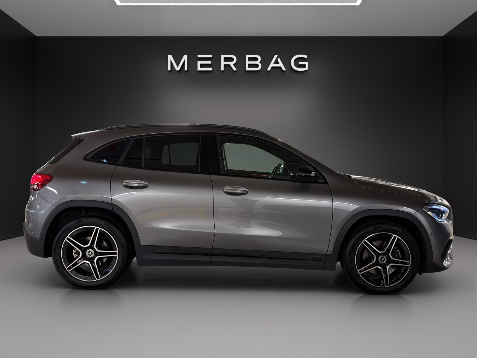 MERCEDES-BENZ GLA 200 4Matic AMG Line 8G-DCT-image-4