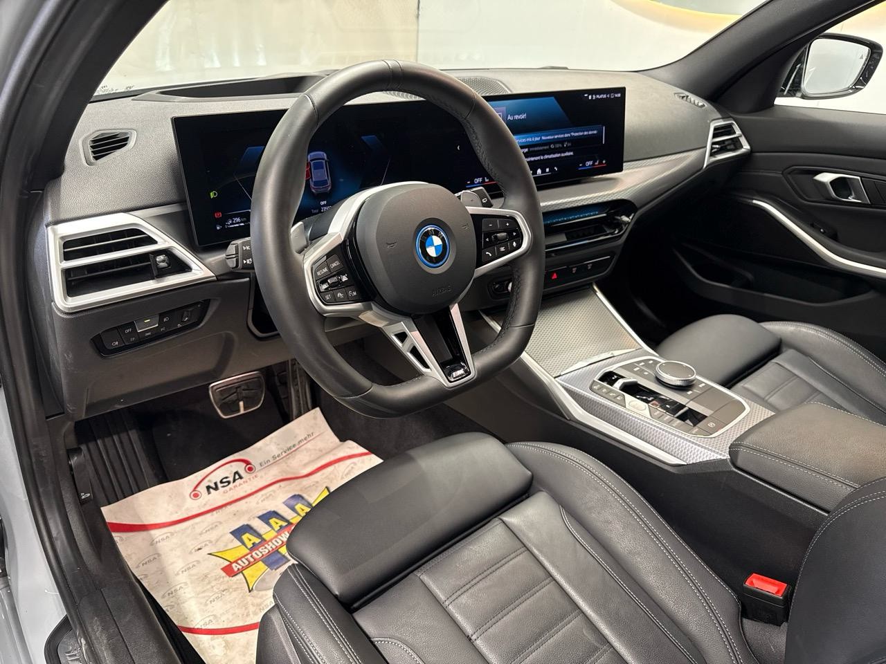 BMW 330e x DriveTouring Steptronic M Sport-image-2