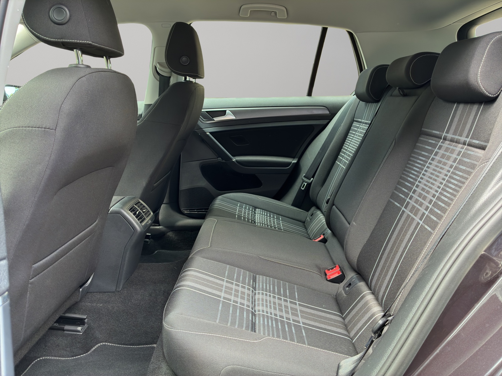 VW Golf 1.4 TSI Lounge DSG-image-9