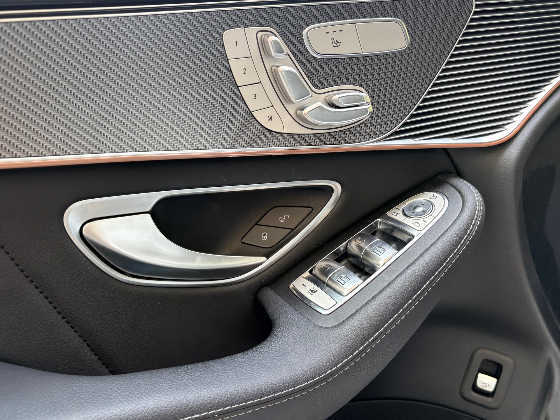 MERCEDES-BENZ EQC 400 AMG Line 4matic-image-13