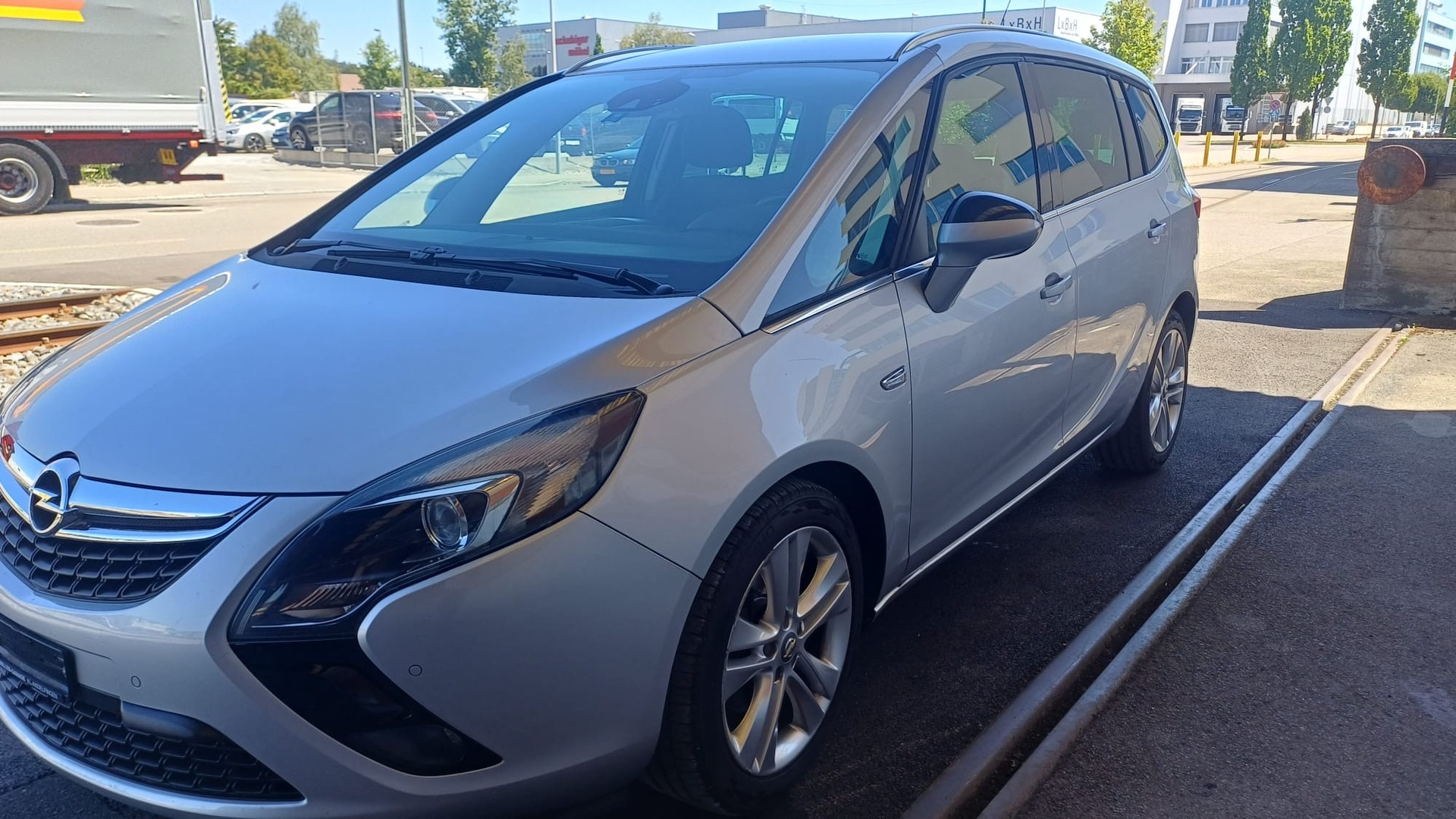 OPEL Zafira Tourer 1.4i 16V Enjoy 7 Plätze-image-1