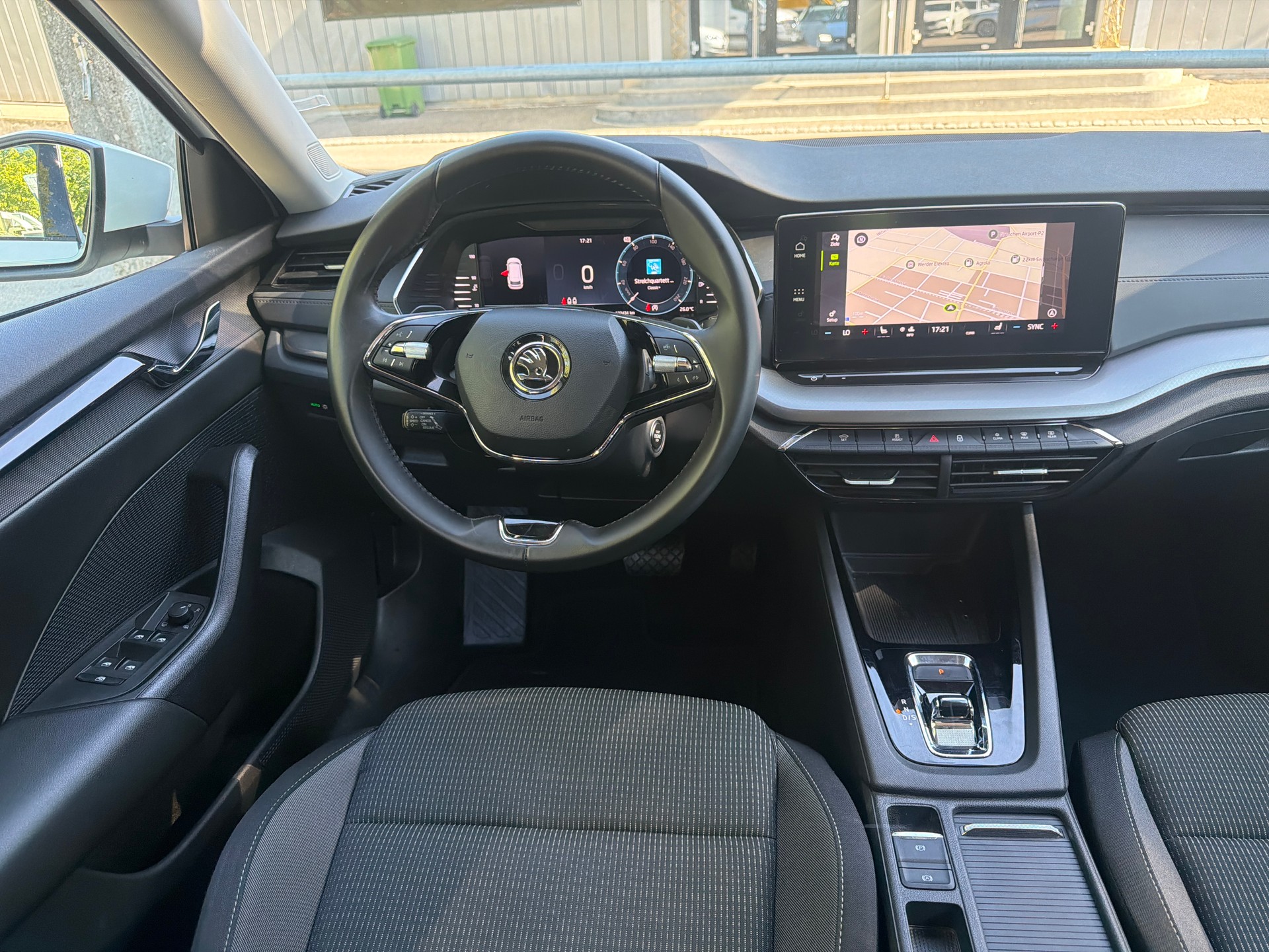 SKODA Octavia Combi 1.0 TSI mHEV DSG Ambition ** Gr. Navigation ** Klima-auto ** Tempomat ** PDC V&H ** Frisch Ab MFK-image-2