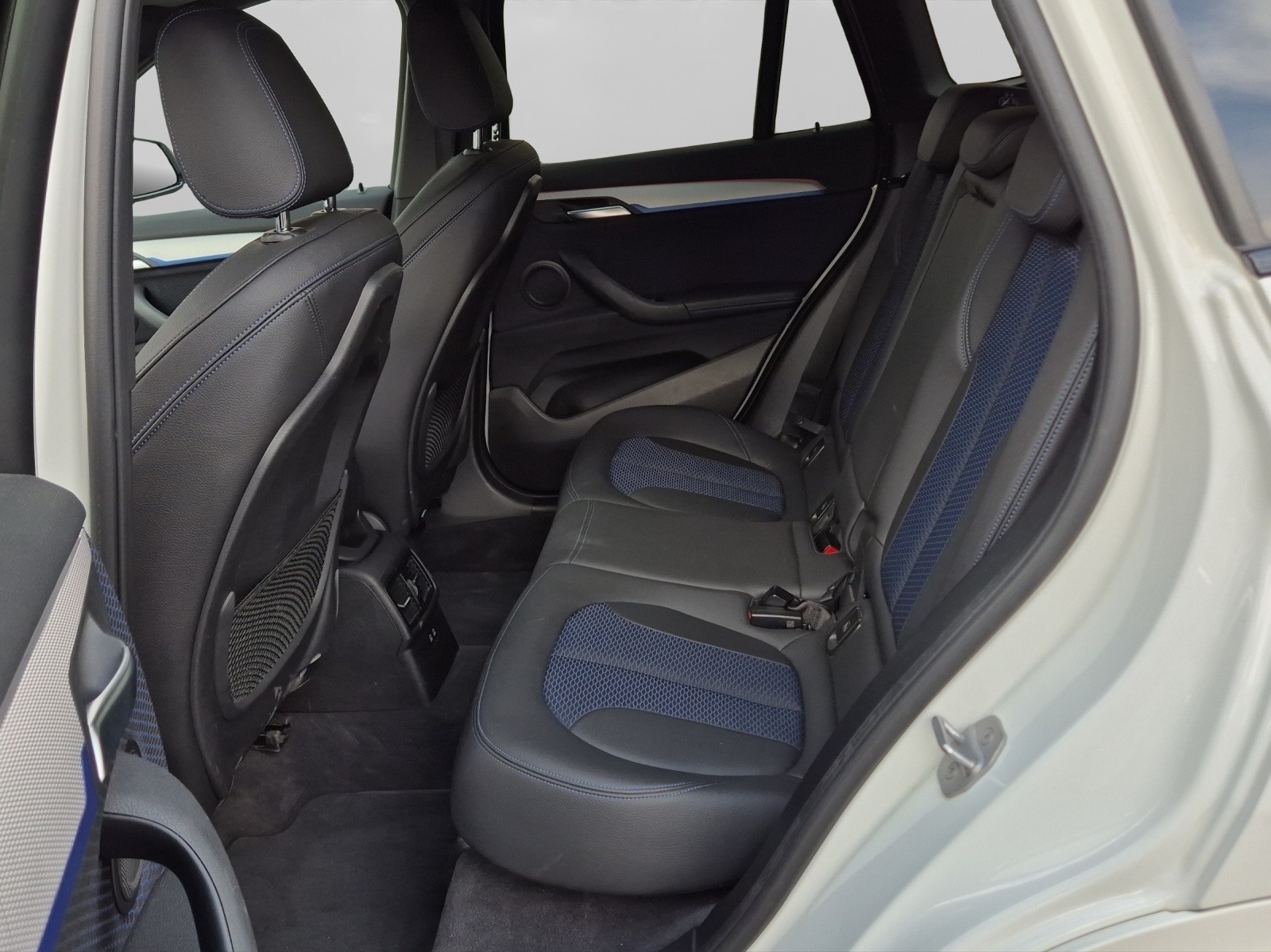BMW X1 20d xDrive SAG-image-6