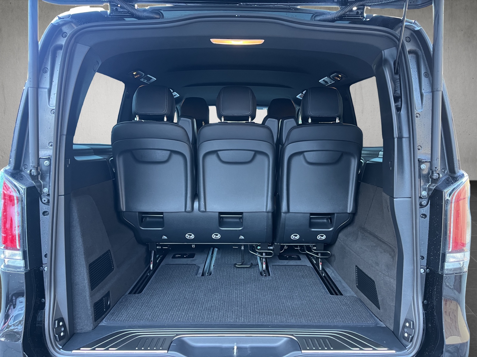 MERCEDES-BENZ V 300 d lang Avantgarde 4Matic 9G-Tronic-image-8