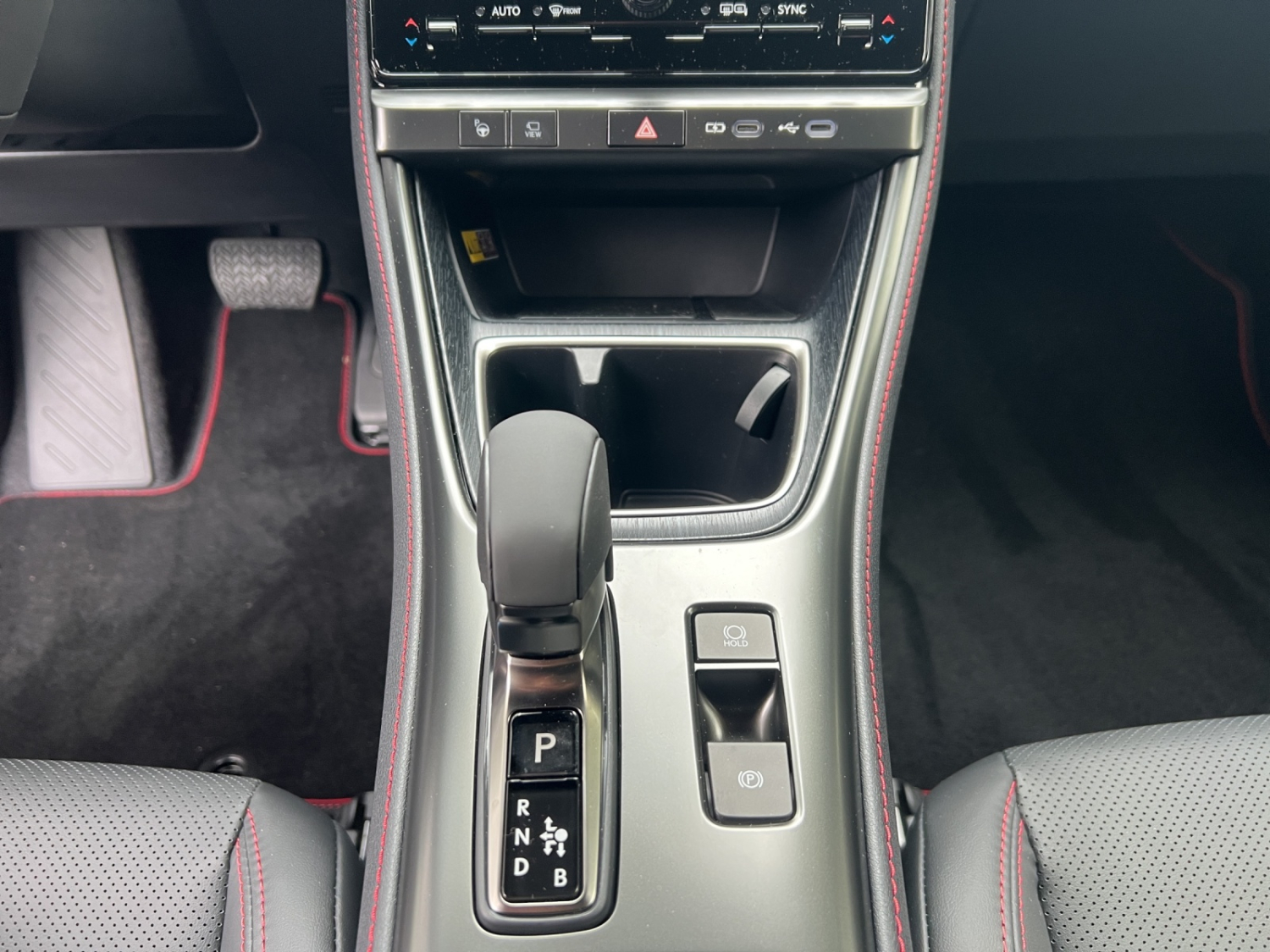 LEXUS LBX 1.5 Hybrid Emotion AWD-image-14