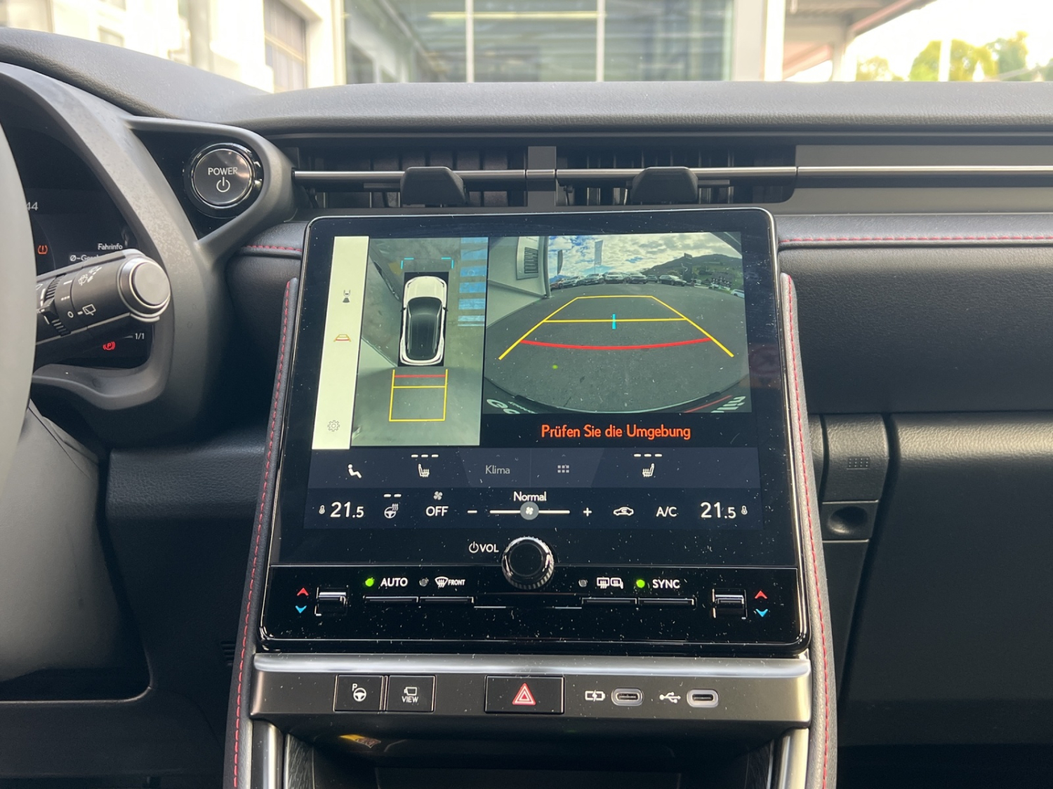 LEXUS LBX 1.5 Hybrid Emotion AWD-image-11