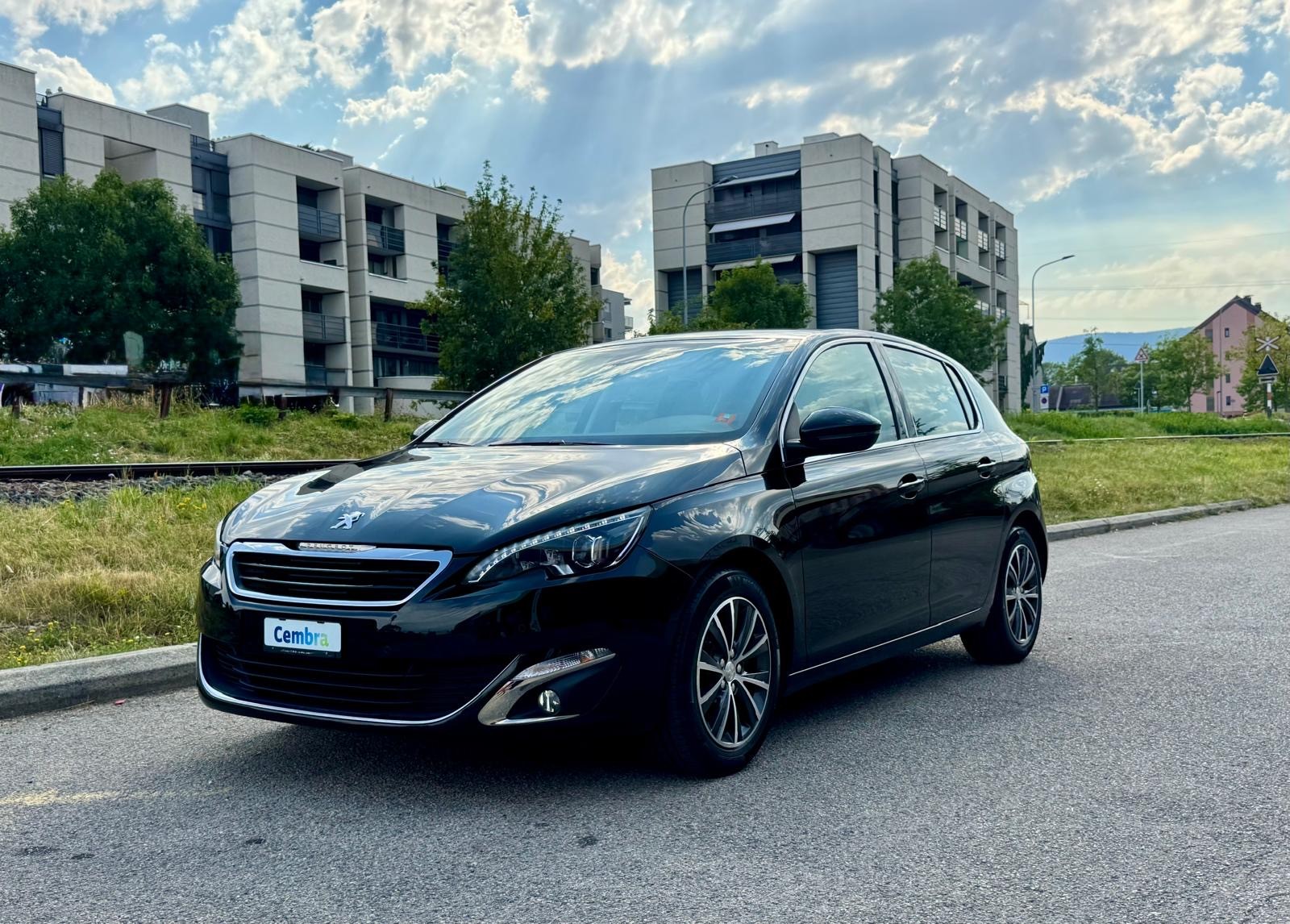 PEUGEOT 308 1.2 THP Allure-image-3