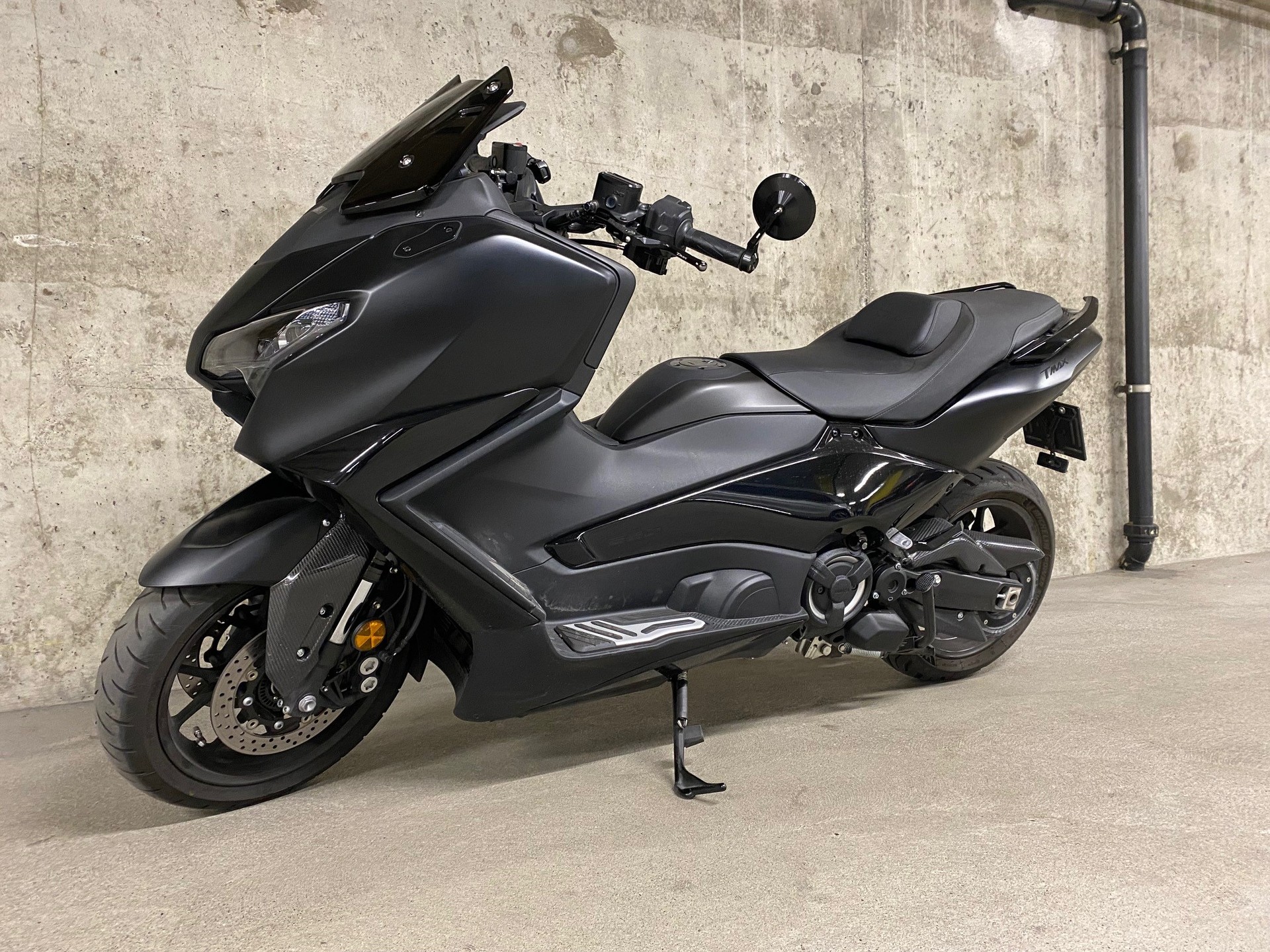 YAMAHA T-MAX (2025 Black Edition)