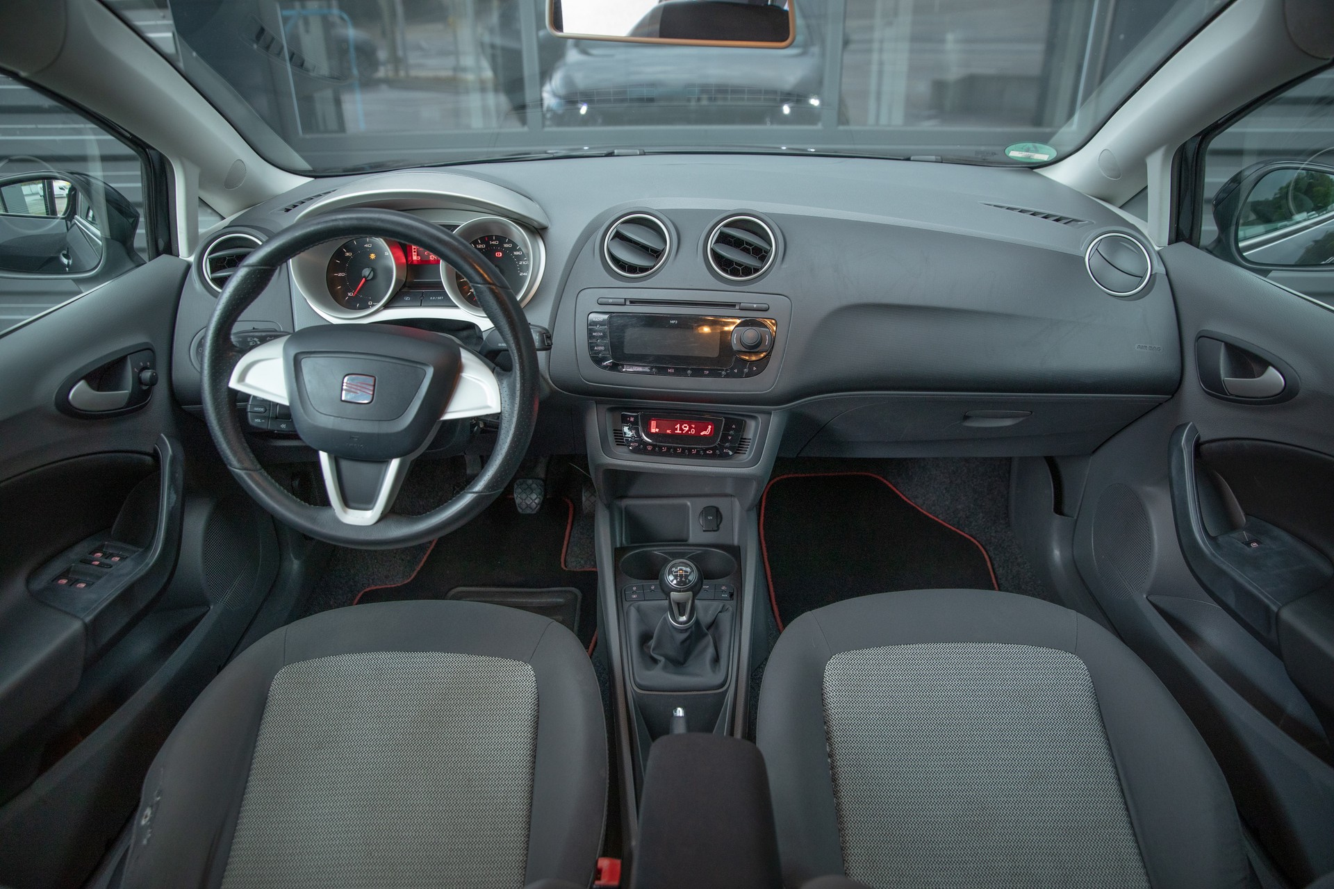 SEAT Ibiza 1.6 TDI Style-image-8