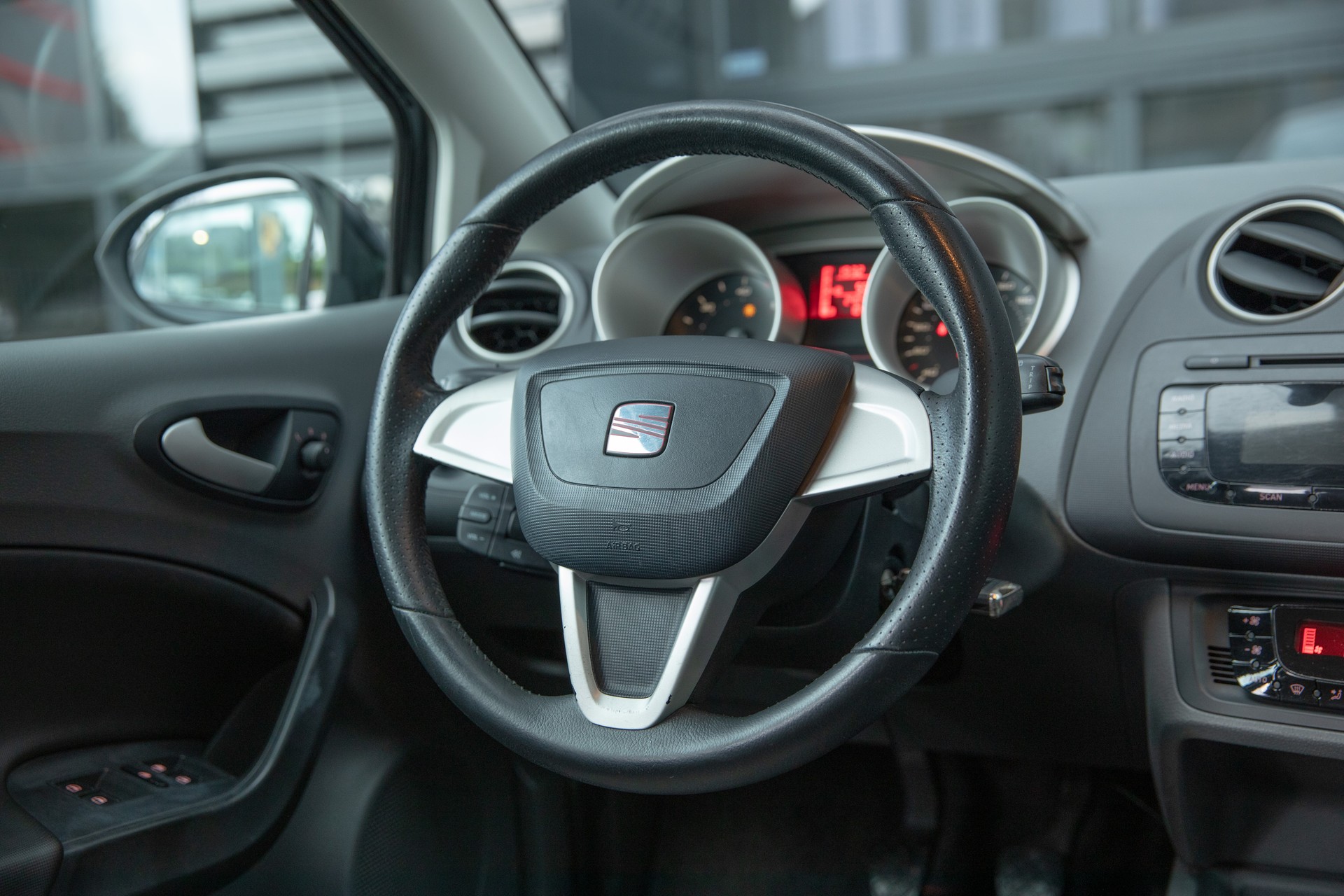 SEAT Ibiza 1.6 TDI Style-image-9