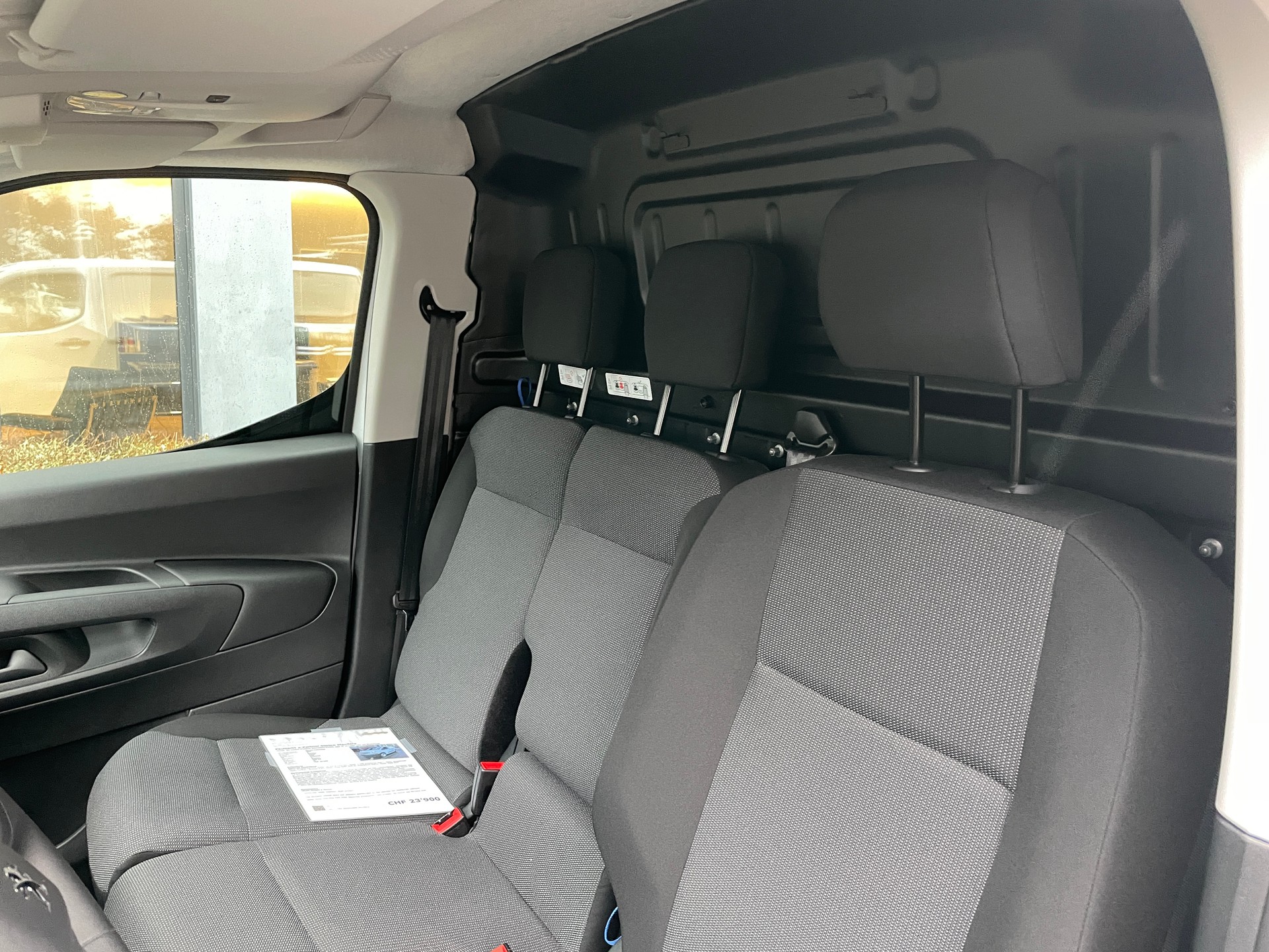 PEUGEOT e-Partner 50kWh Standard mit Rückfahrkamera-image-17