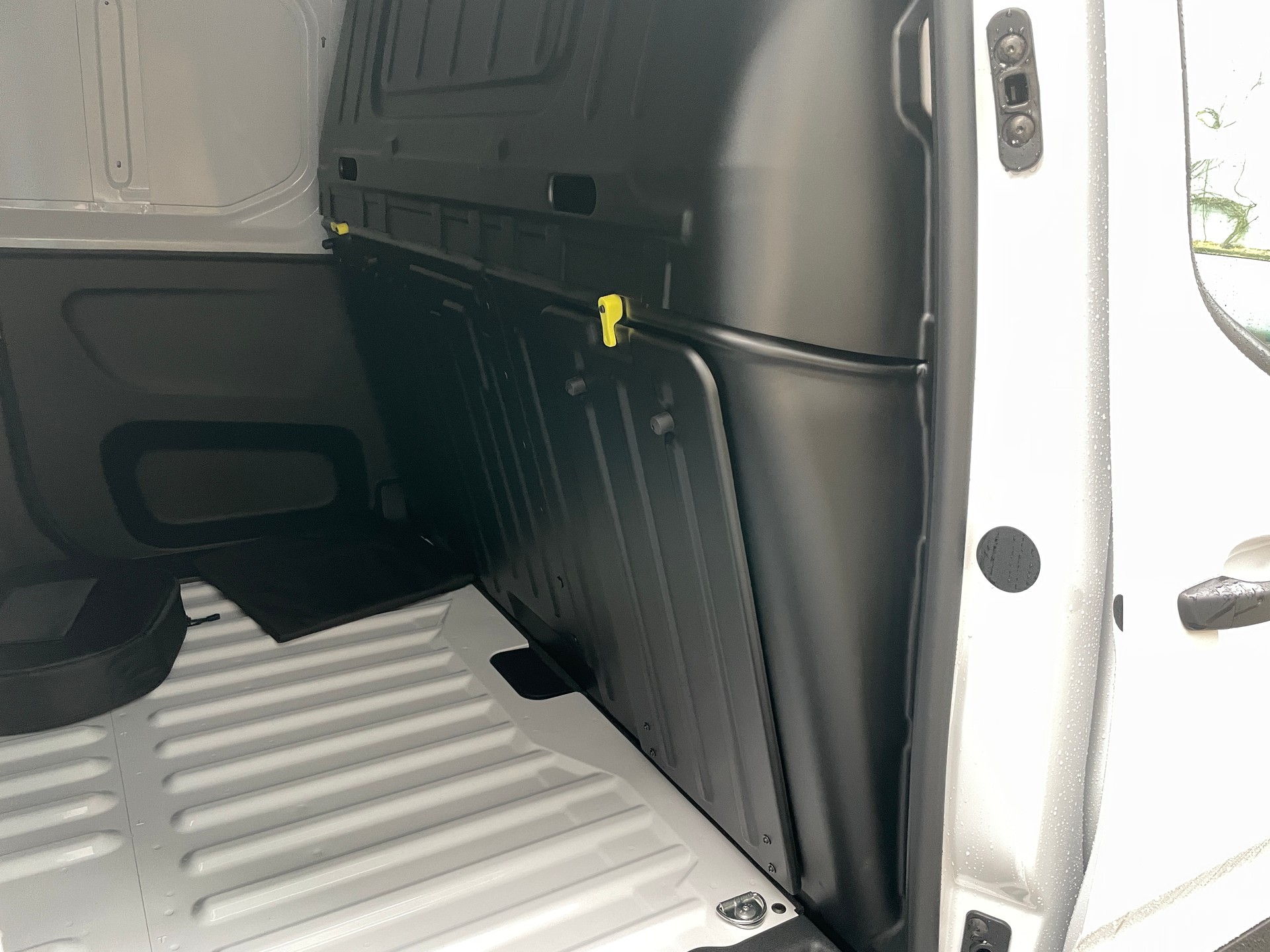 PEUGEOT e-Partner 50kWh Standard mit Rückfahrkamera-image-7