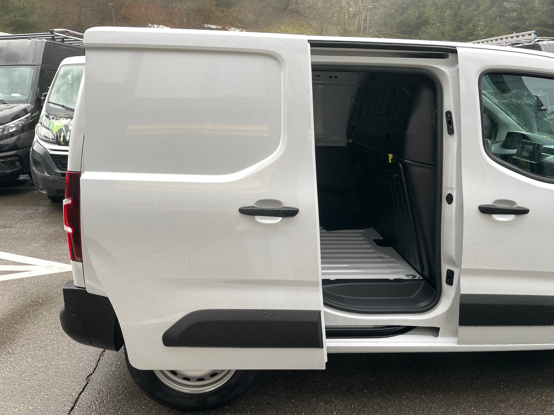 PEUGEOT e-Partner 50kWh Standard mit Rückfahrkamera-image-4