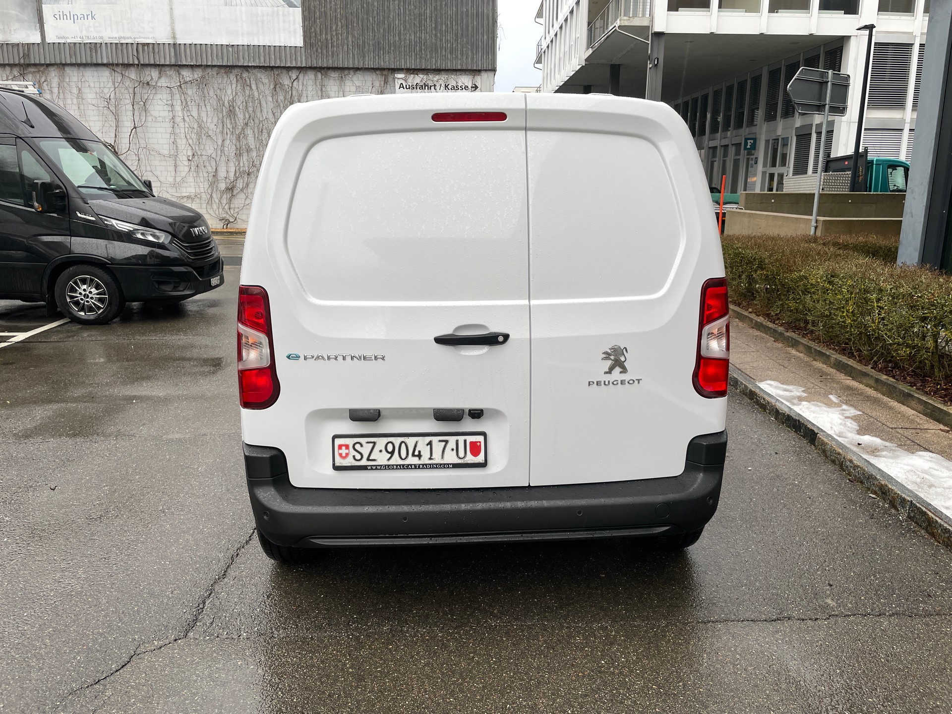 PEUGEOT e-Partner 50kWh Standard mit Rückfahrkamera-image-9