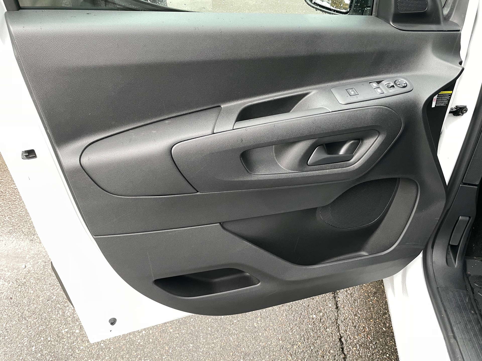PEUGEOT e-Partner 50kWh Standard mit Rückfahrkamera-image-15