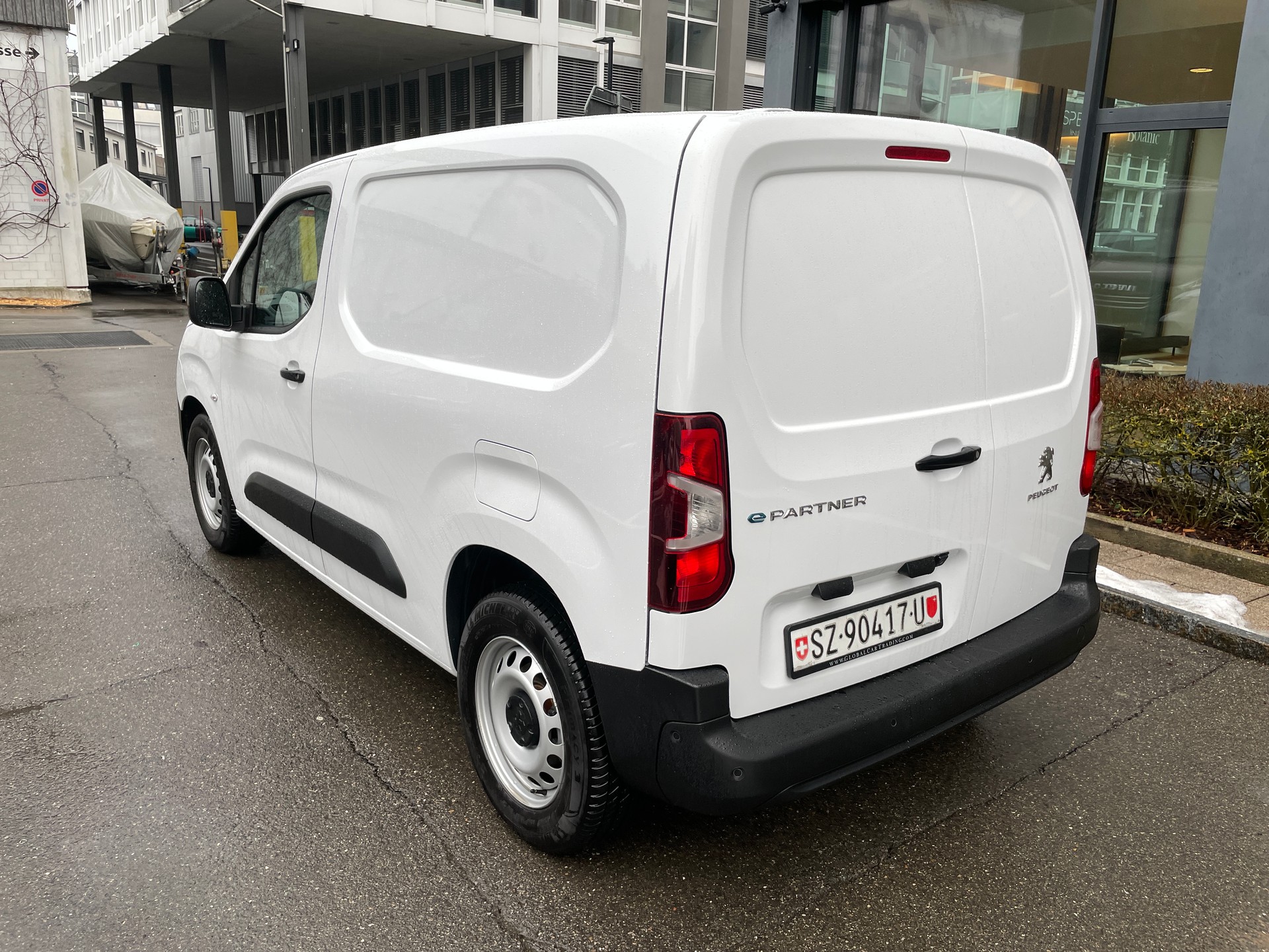 PEUGEOT e-Partner 50kWh Standard mit Rückfahrkamera-image-12