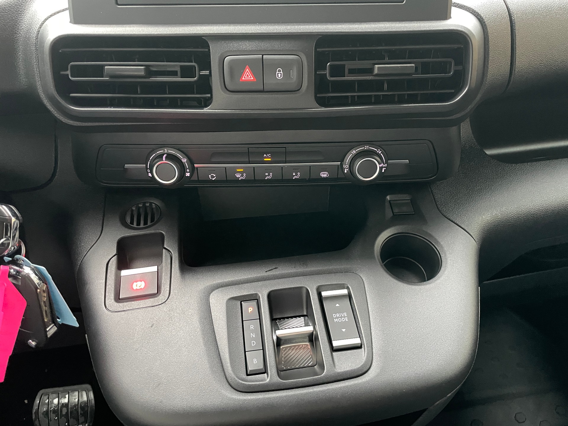 PEUGEOT e-Partner 50kWh Standard mit Rückfahrkamera-image-21