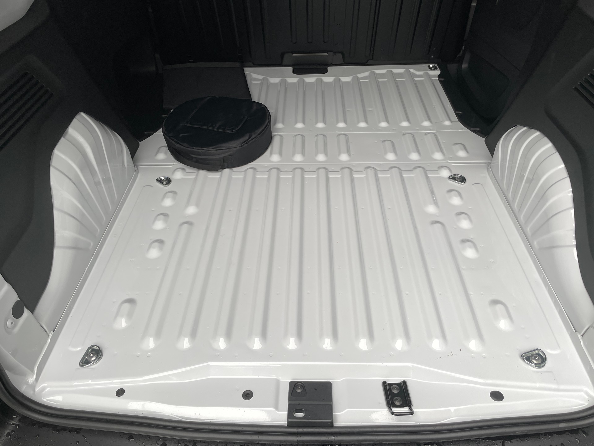 PEUGEOT e-Partner 50kWh Standard mit Rückfahrkamera-image-11