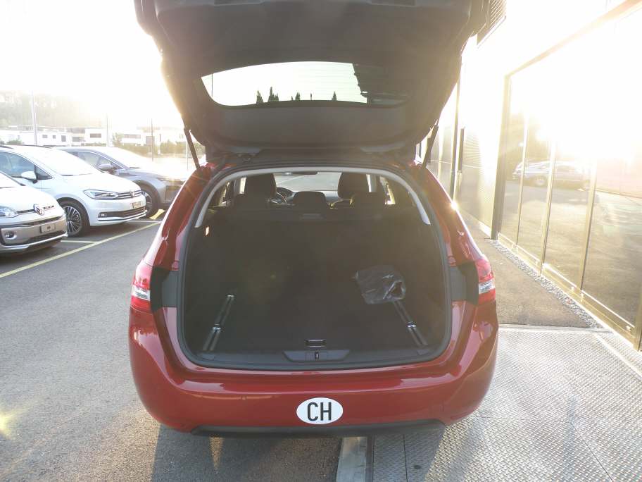 PEUGEOT 308 SW 1.2 PureTech 130 Active S/S-image-4