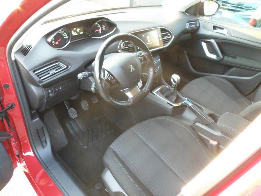 PEUGEOT 308 SW 1.2 PureTech 130 Active S/S-image-3