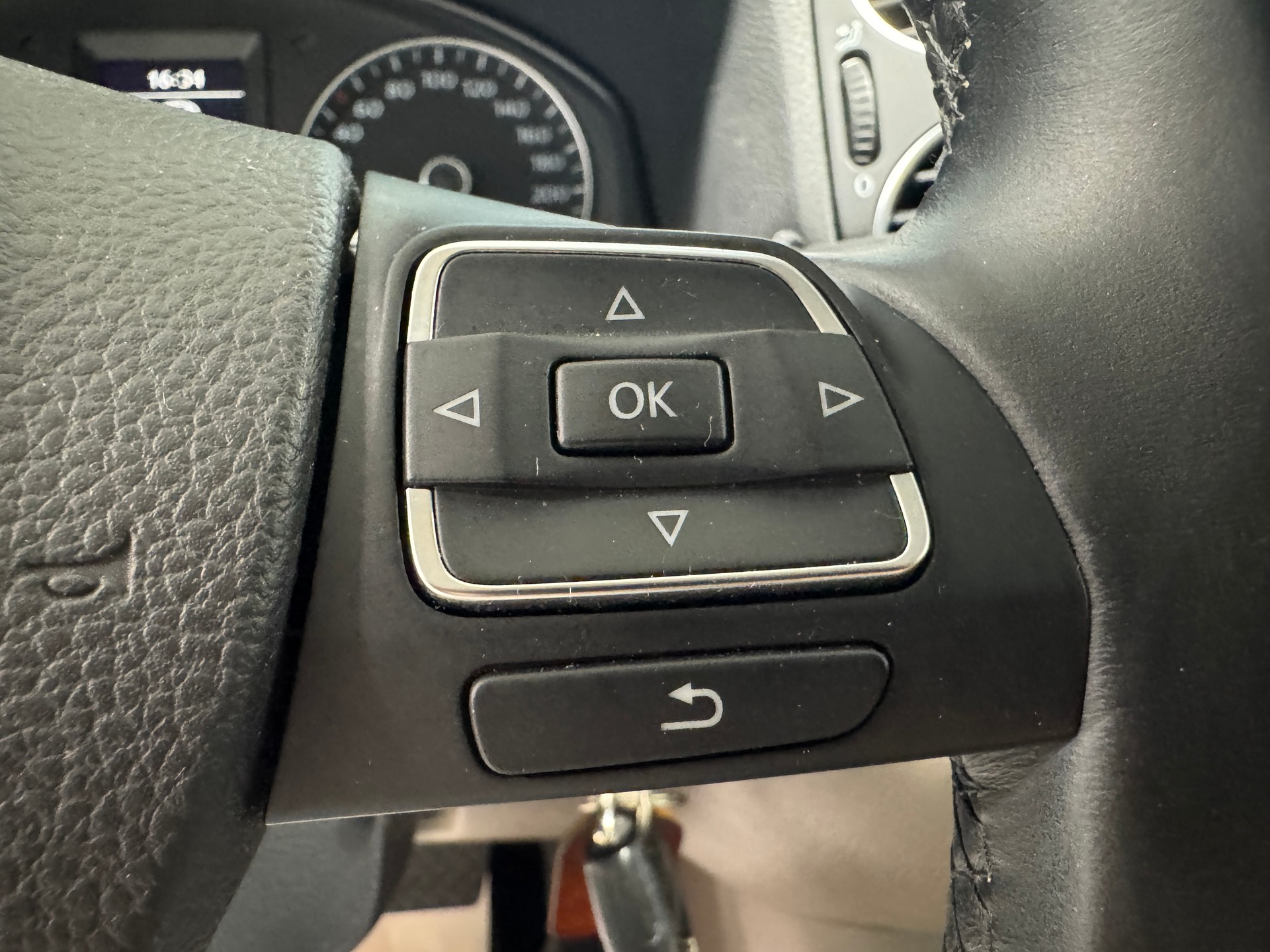 VW Golf Plus 1.4 TSI Comfortline DSG-image-16