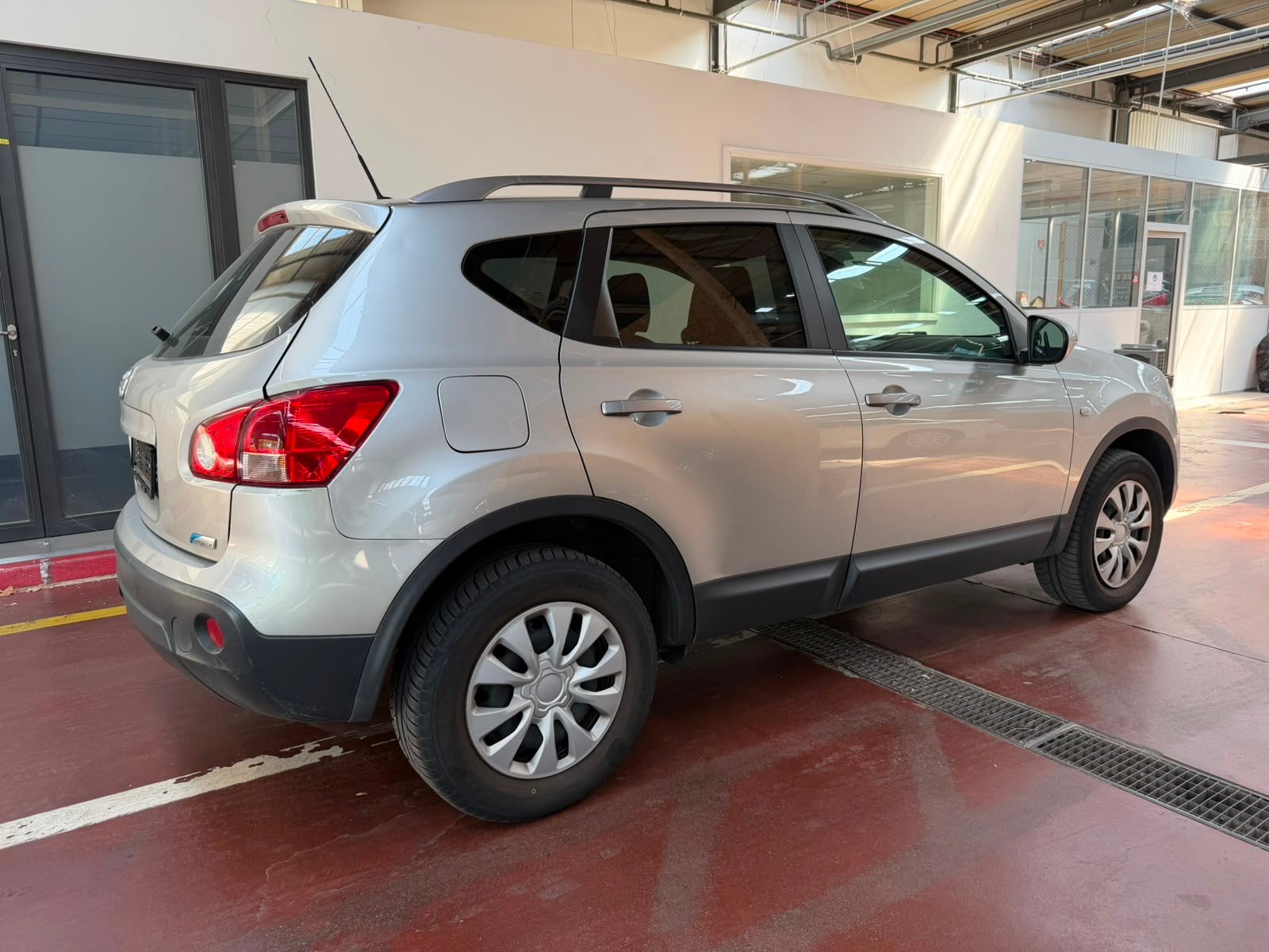 NISSAN Qashqai 2.0 4WD Lounge XTronic CVT-image-3