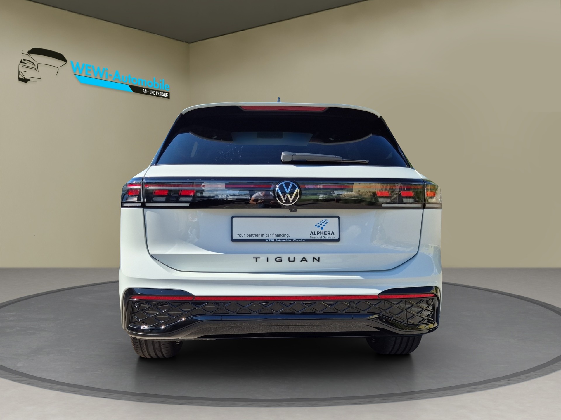 VW Tiguan 2.0 TSI DSG R-Line 4Motion-image-3