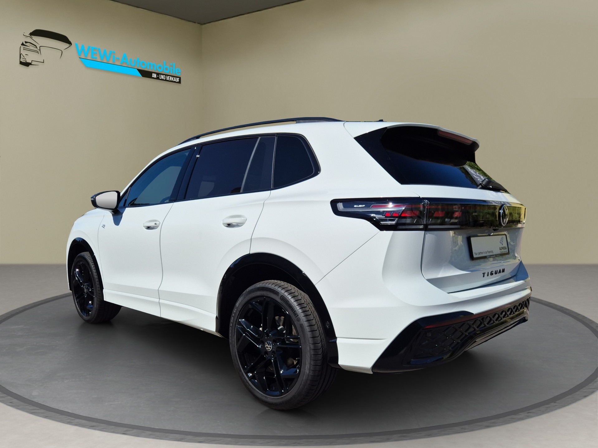 VW Tiguan 2.0 TSI DSG R-Line 4Motion-image-2