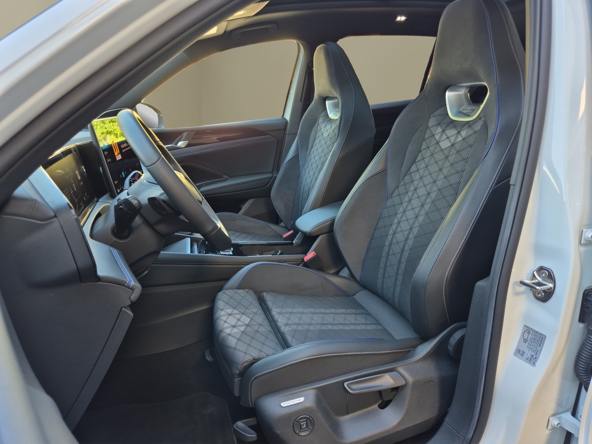 VW Tiguan 2.0 TSI DSG R-Line 4Motion-image-8