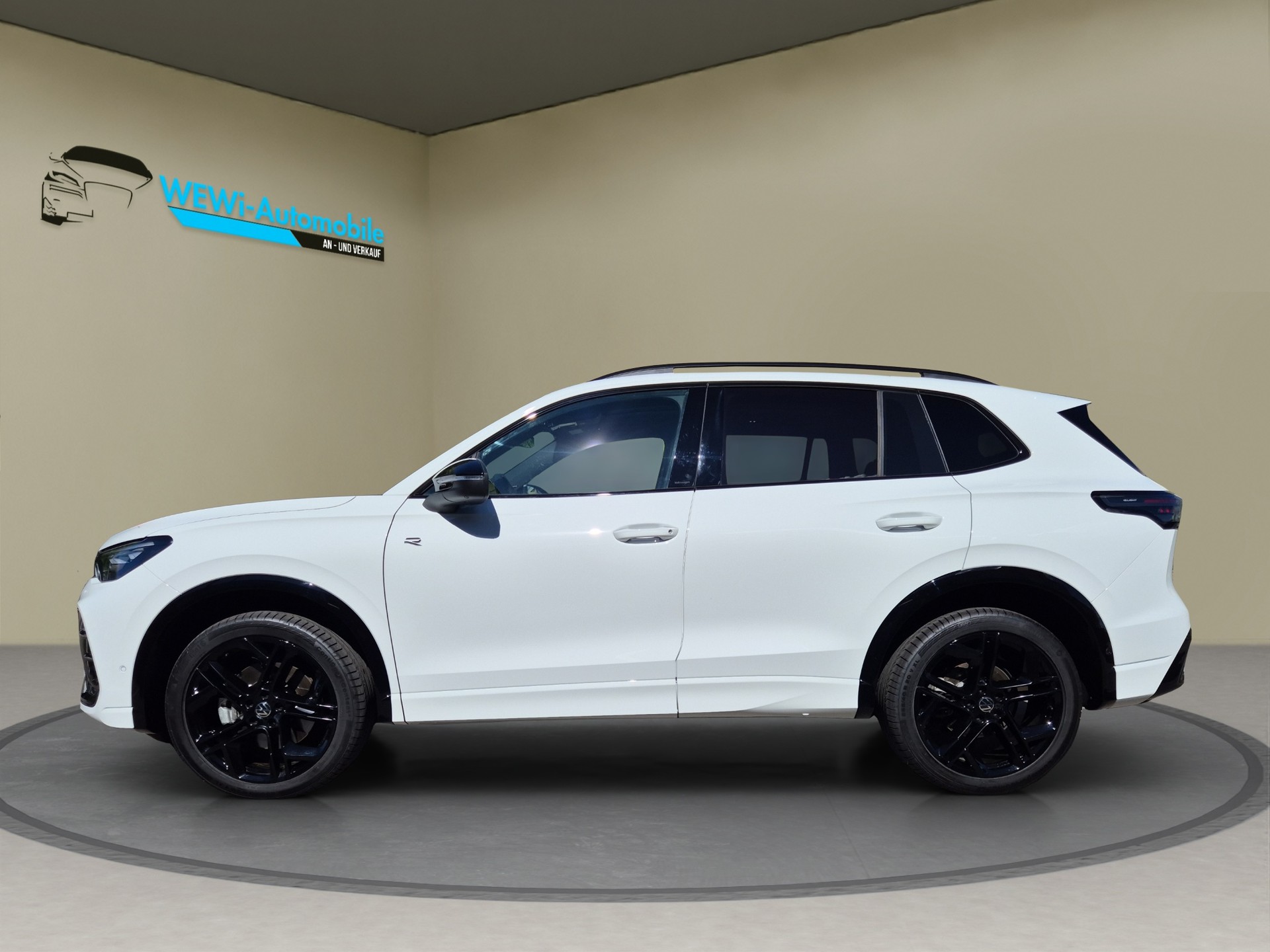 VW Tiguan 2.0 TSI DSG R-Line 4Motion-image-1