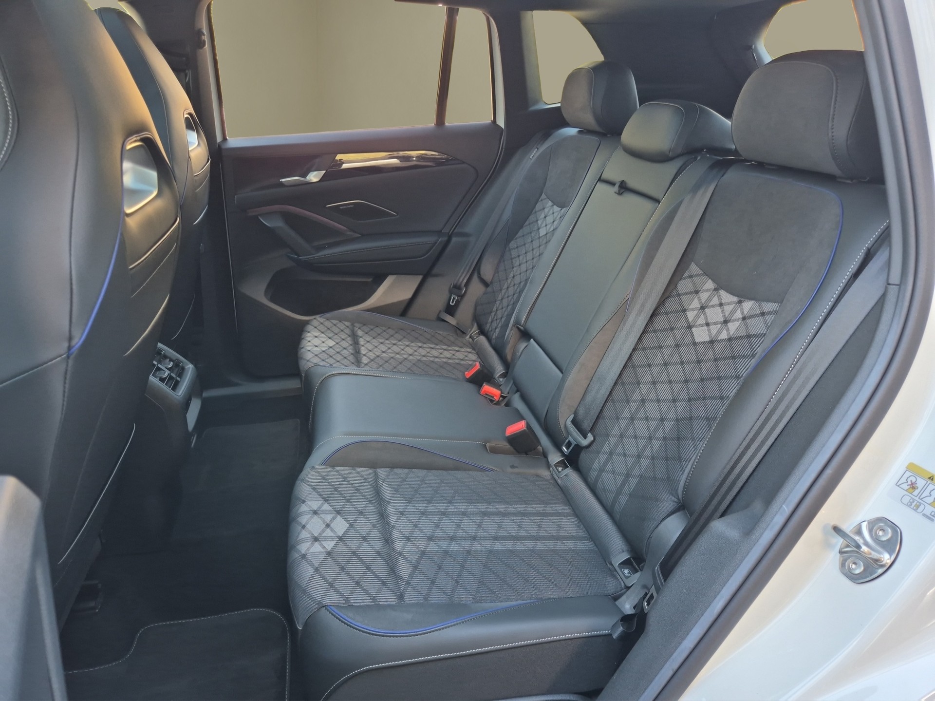 VW Tiguan 2.0 TSI DSG R-Line 4Motion-image-15