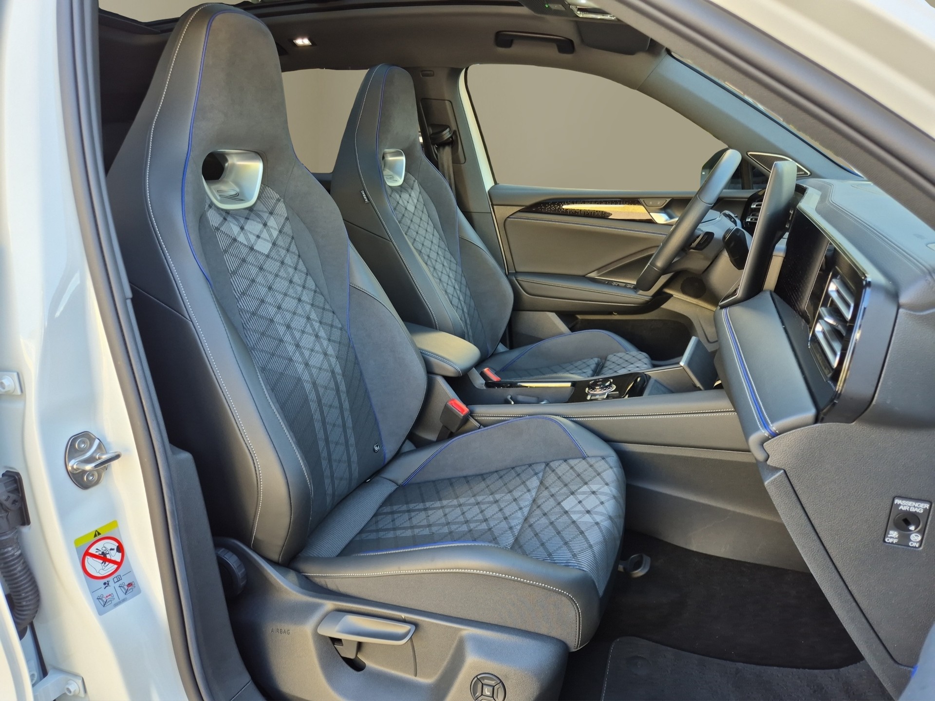 VW Tiguan 2.0 TSI DSG R-Line 4Motion-image-16