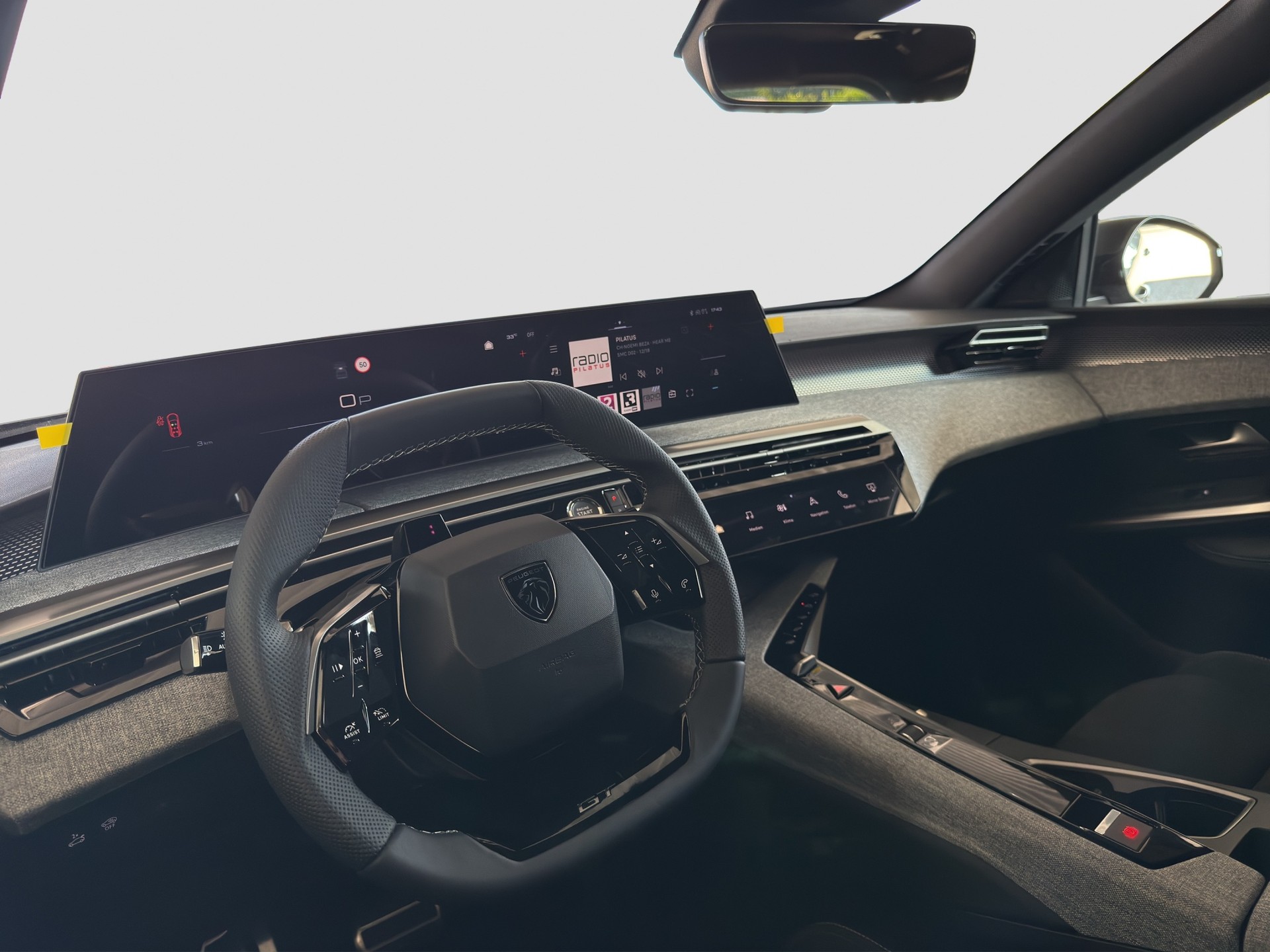 PEUGEOT 5008 1.2 Hybrid GT-image-12